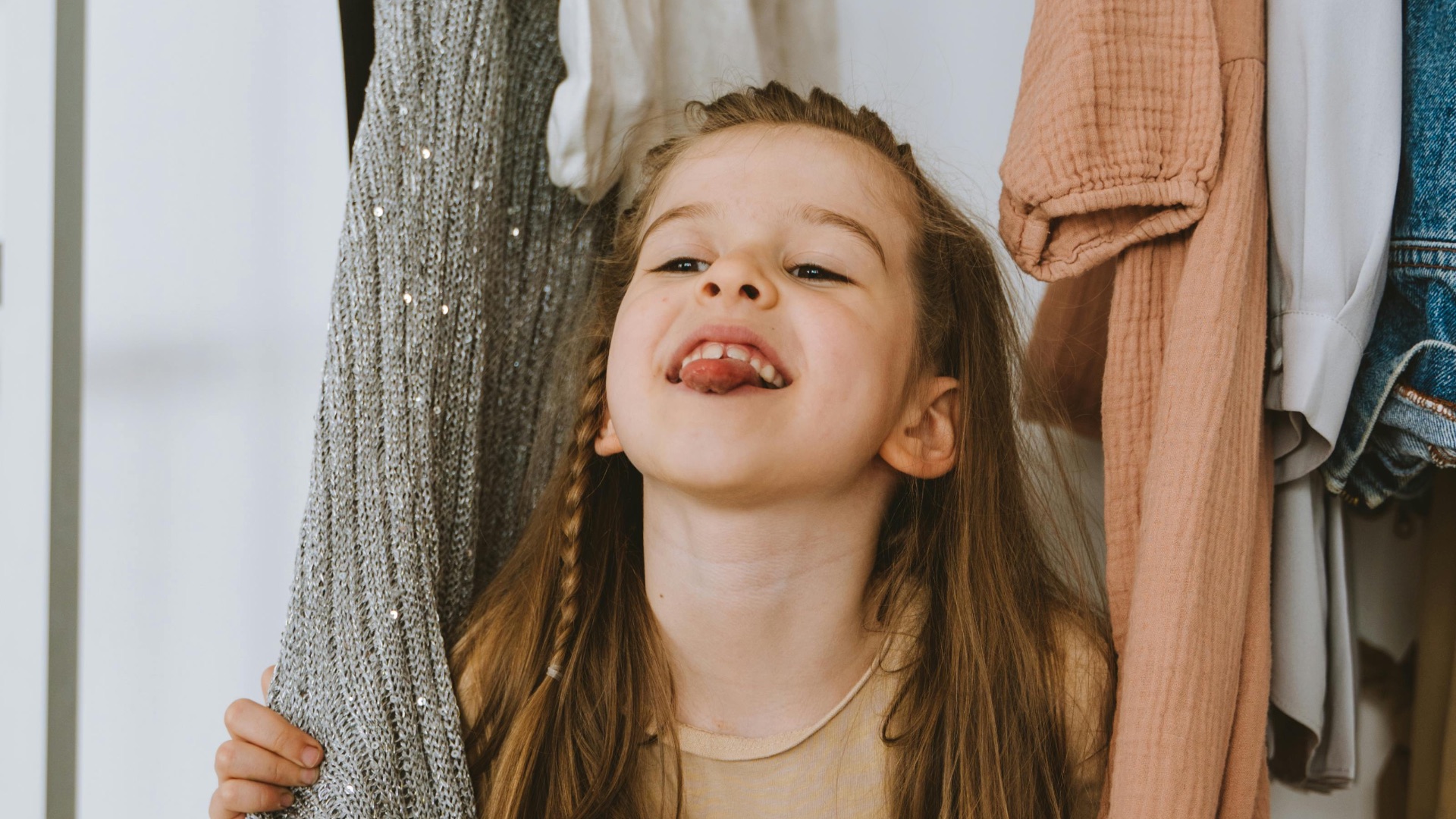 4. Elle fait des compliments ambigus