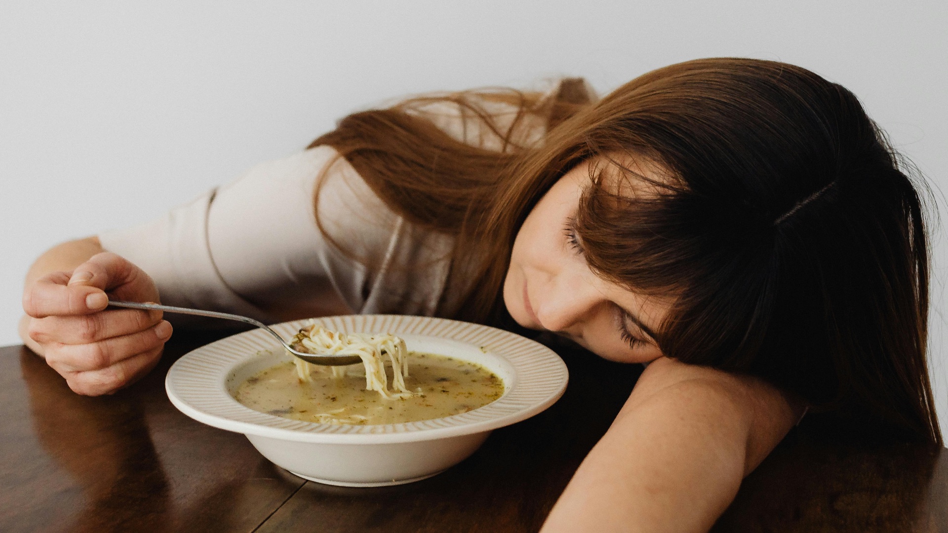 Manque d’appétit : 10 facteurs qui influencent votre appétit et 10 astuces pour le retrouver