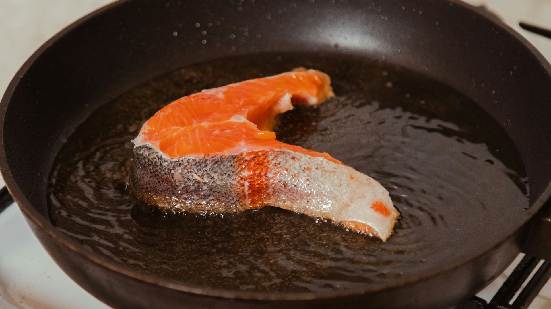 4. Saumon grillé à la sauce à l'aneth