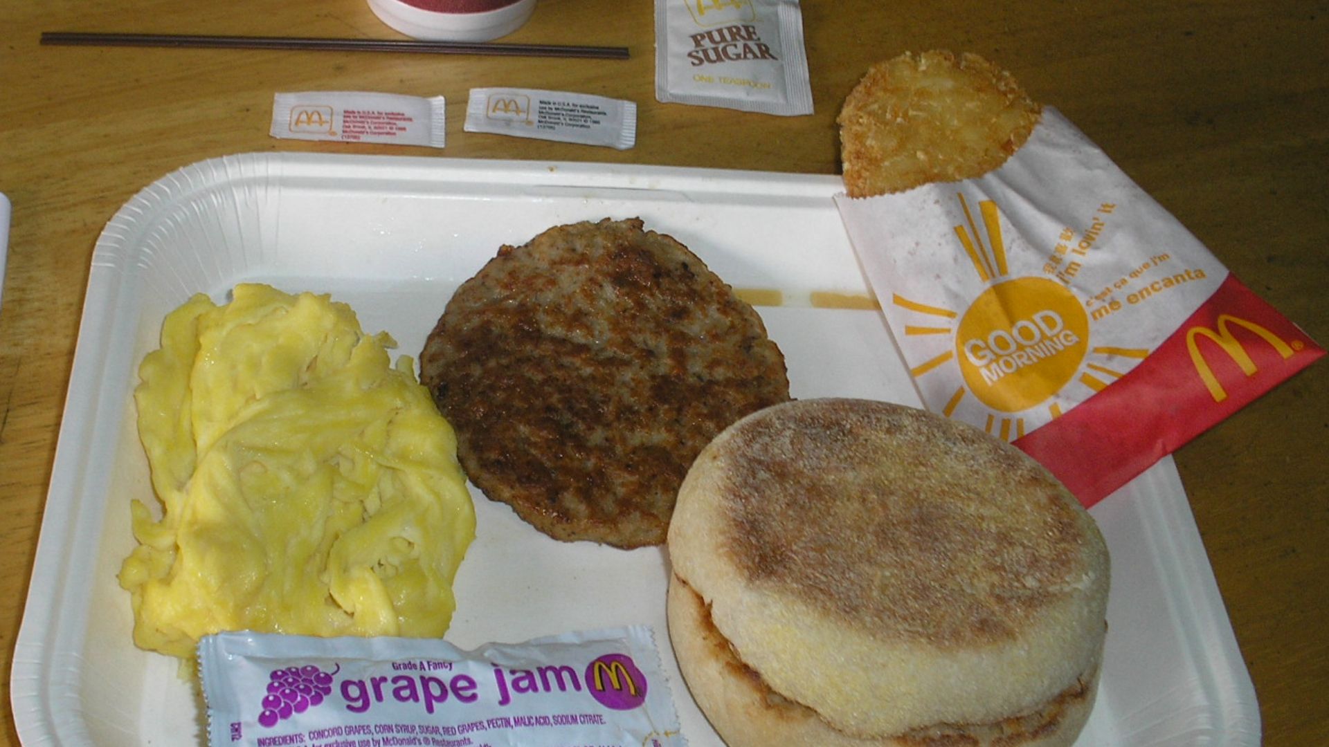 2. Grand petit-déjeuner McDonald's avec pancakes