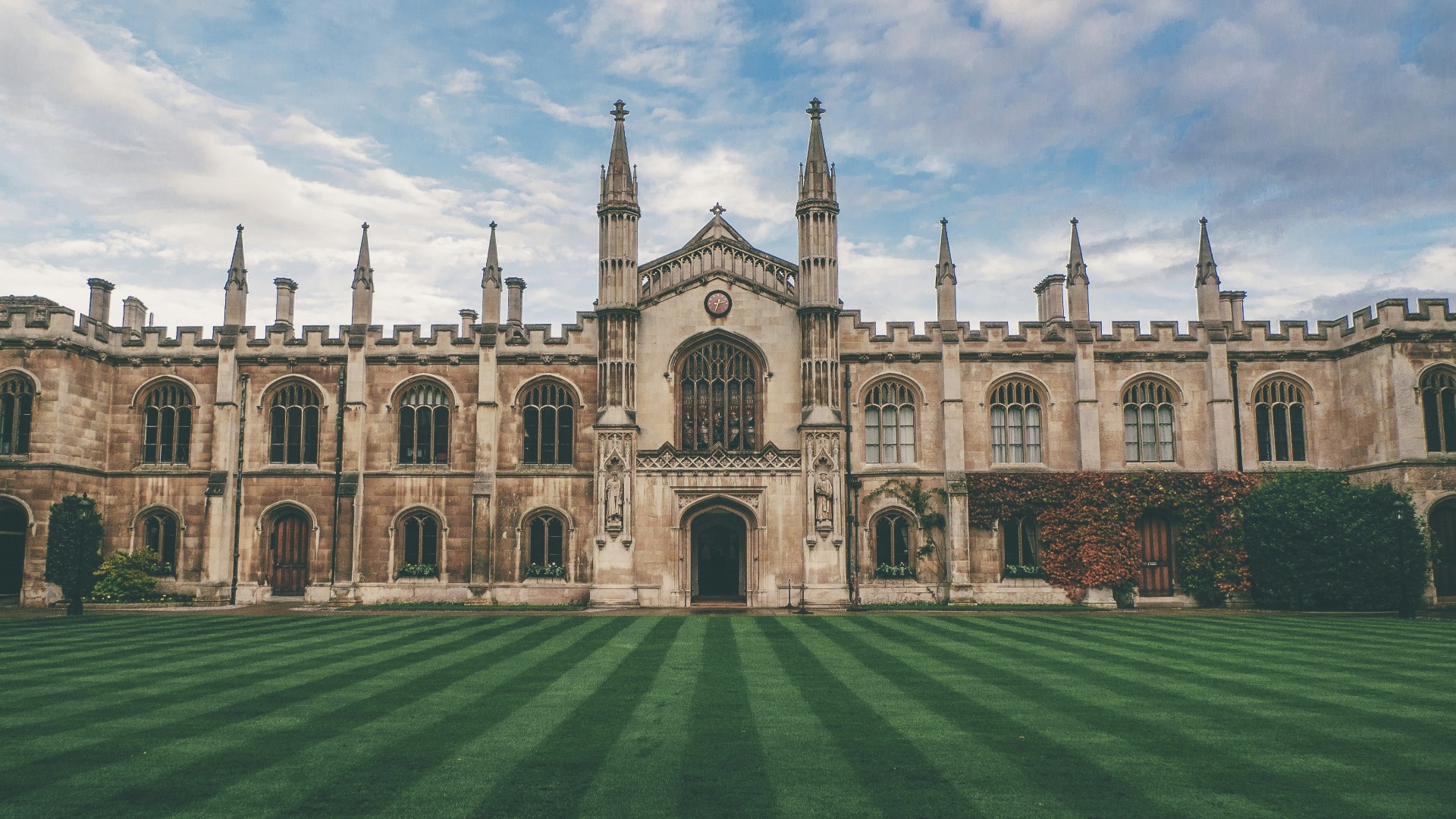 2. L'université d'Oxford est plus ancienne que l'empire aztèque