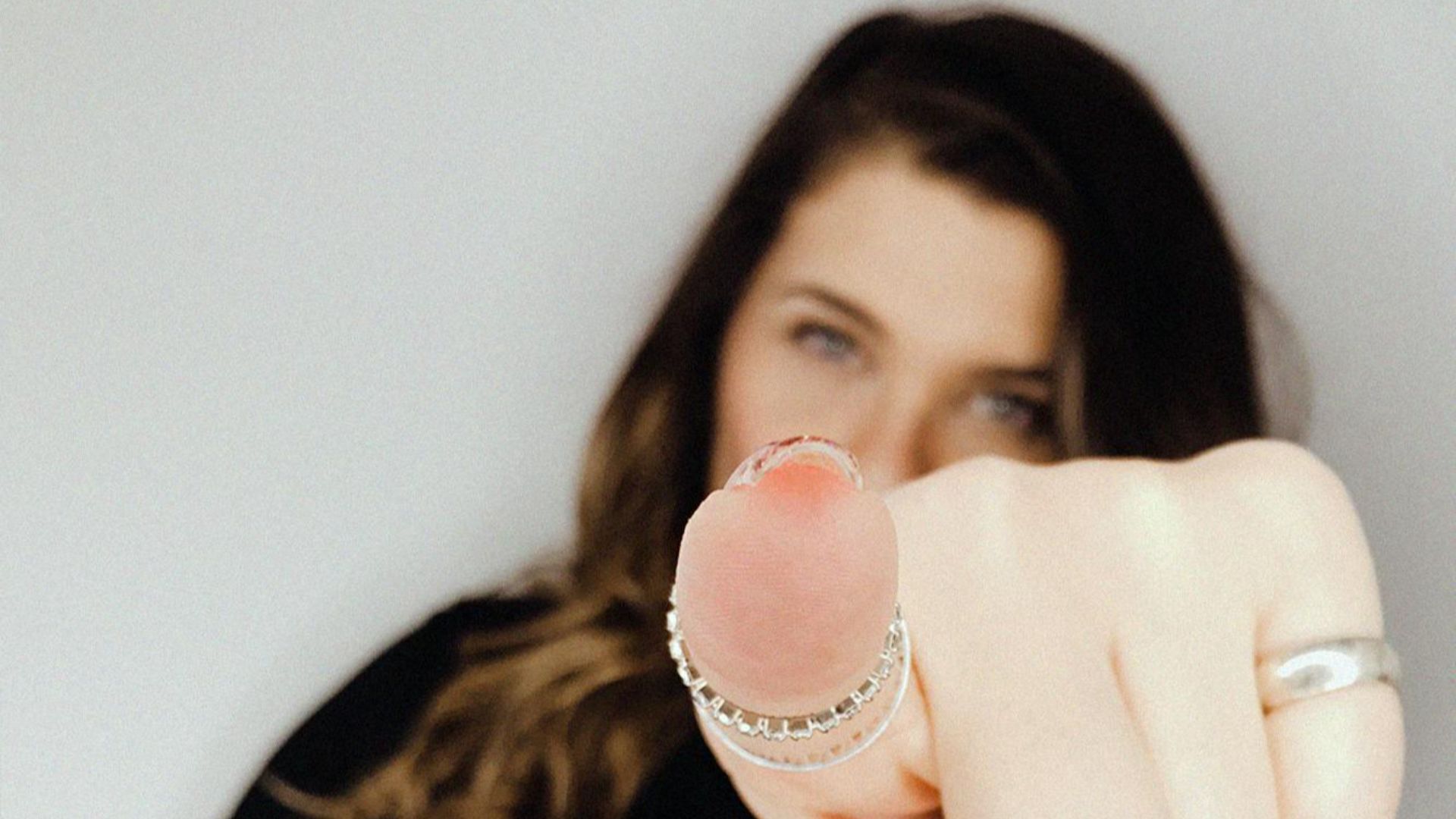 10. Vous critiquez plus que vous ne faites de compliments