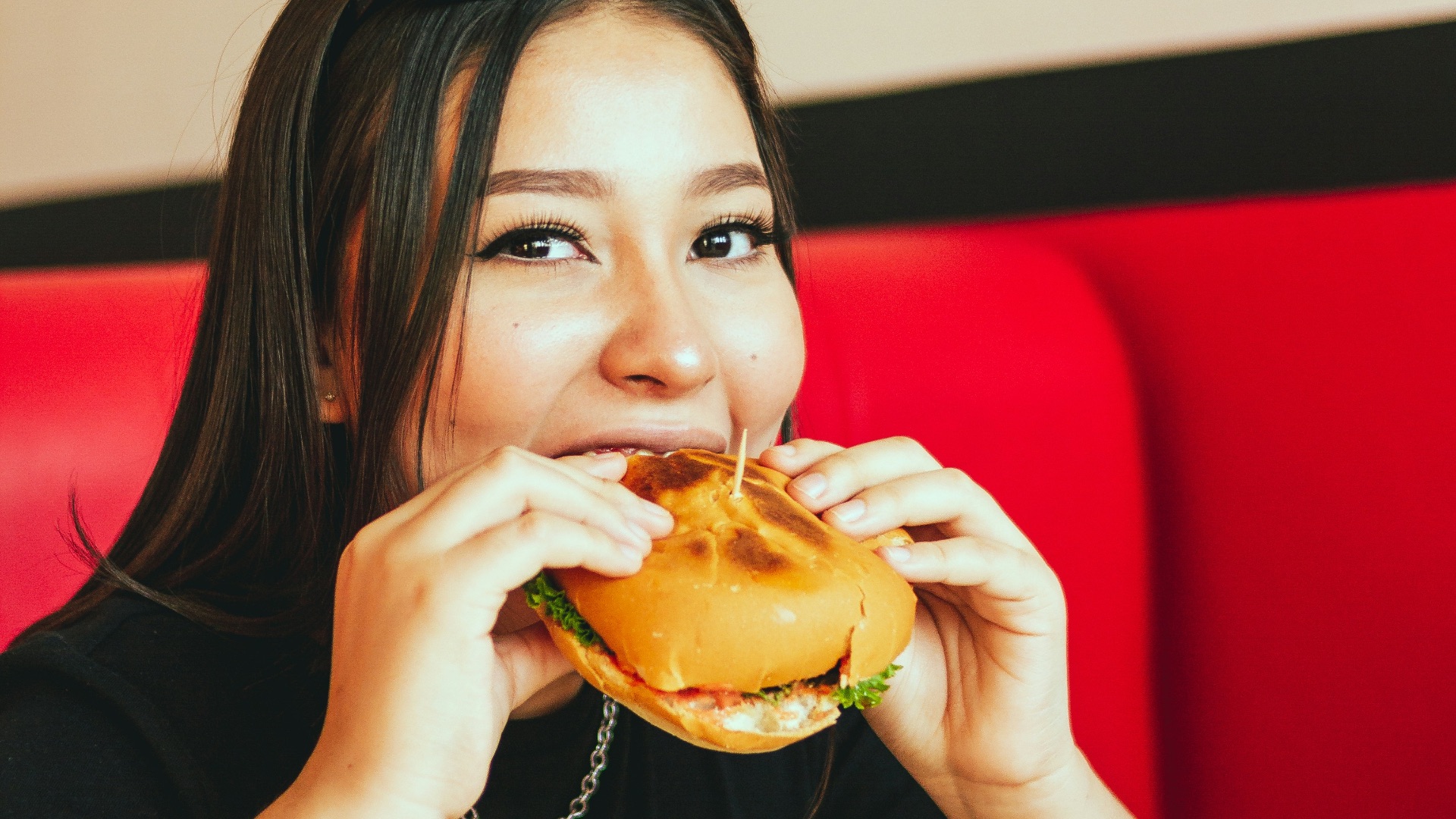 10 façons dont manger seul modifie vos choix alimentaires et 10 avantages à manger seul