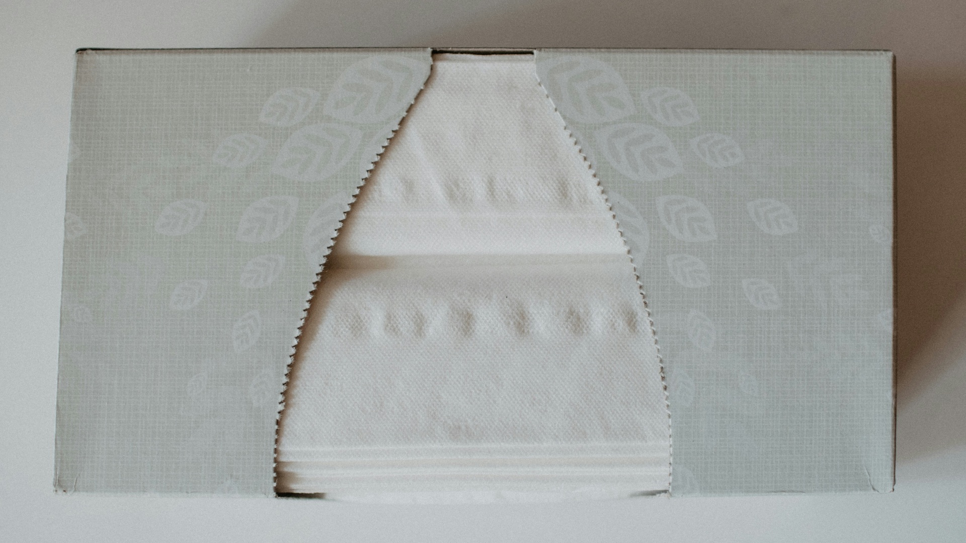 12. Mouchoirs en papier et essuie-tout