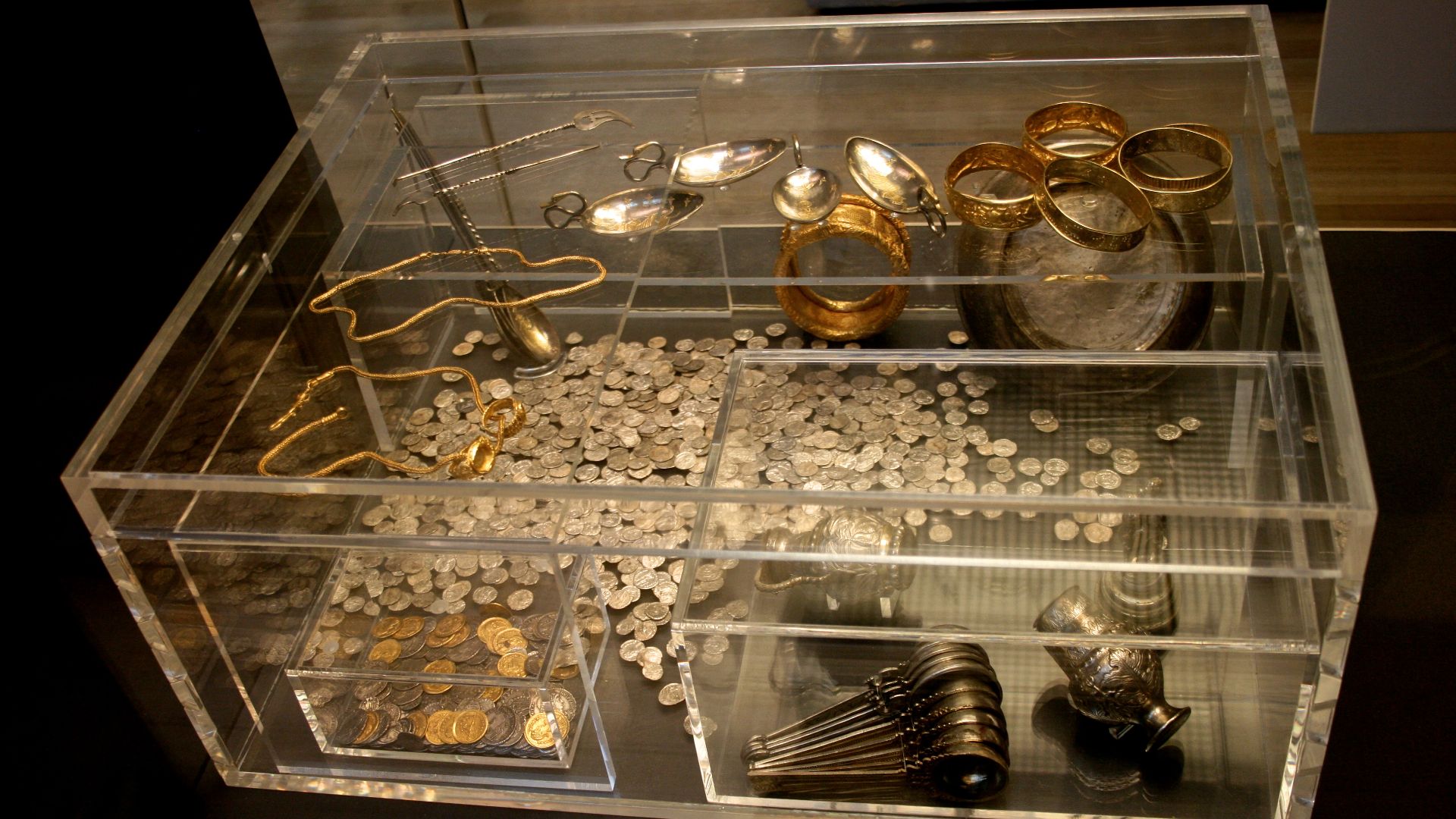 15. Le trésor de Hoxne lors d'une fouille à la pioche