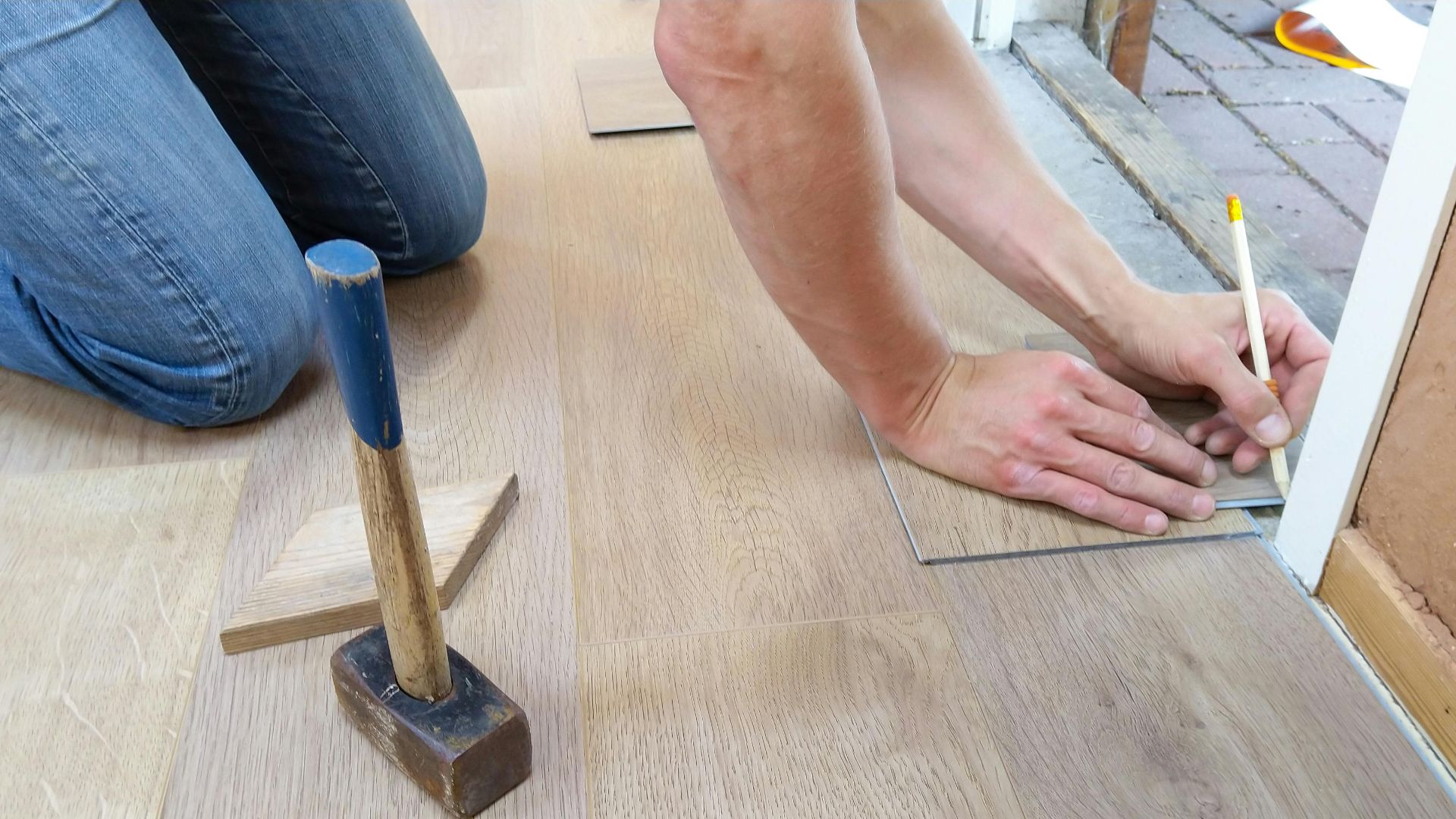 5. Quand il retrousse ses manches et passe à l'action