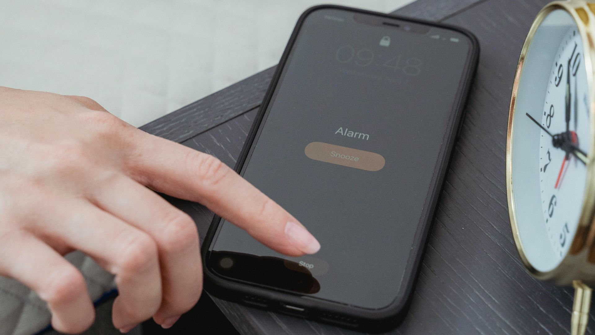 14. Appuyer sur le bouton « snooze »