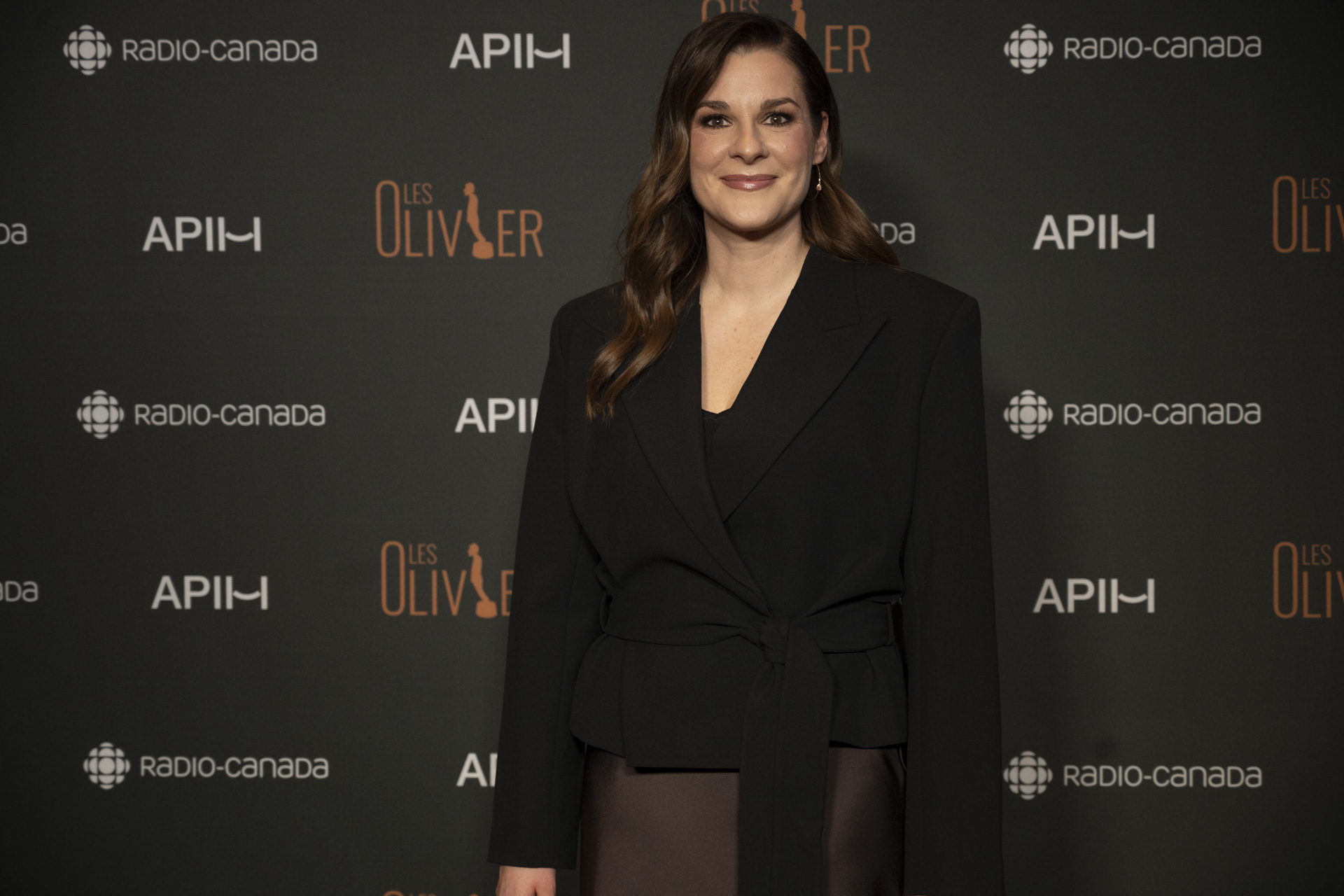 Stars dazzle on the stunning red carpet at the 2026 Olivier Awards