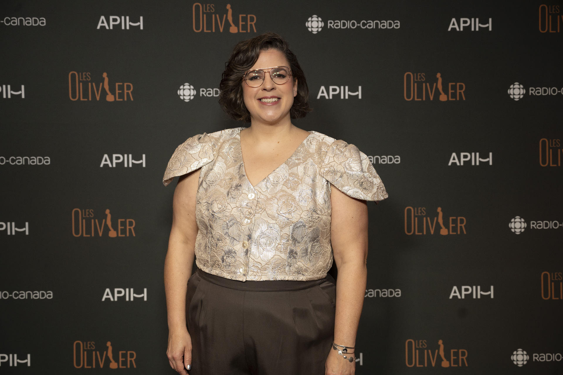 Stars dazzle on the stunning red carpet at the 2026 Olivier Awards