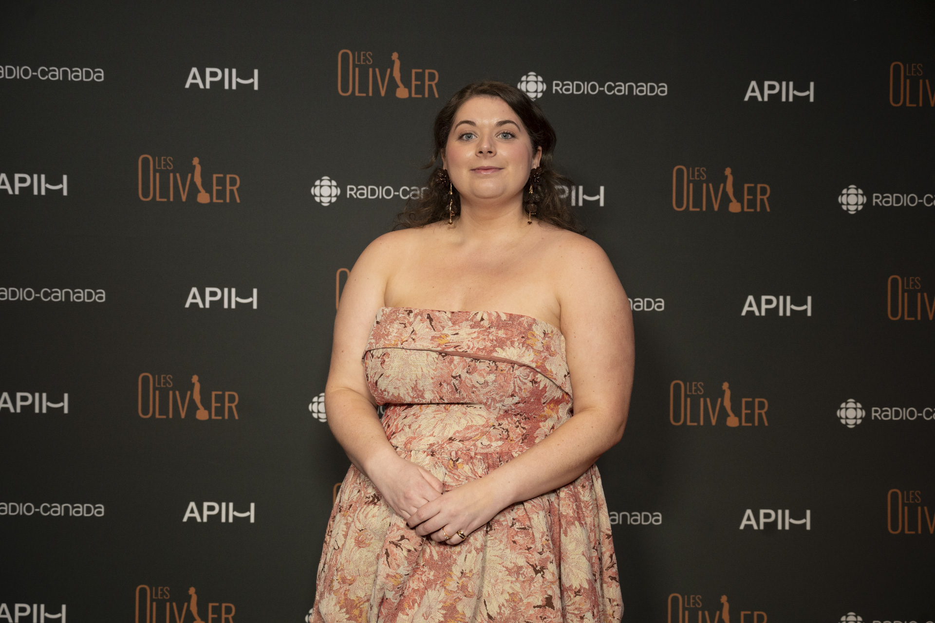 Stars dazzle on the stunning red carpet at the 2026 Olivier Awards