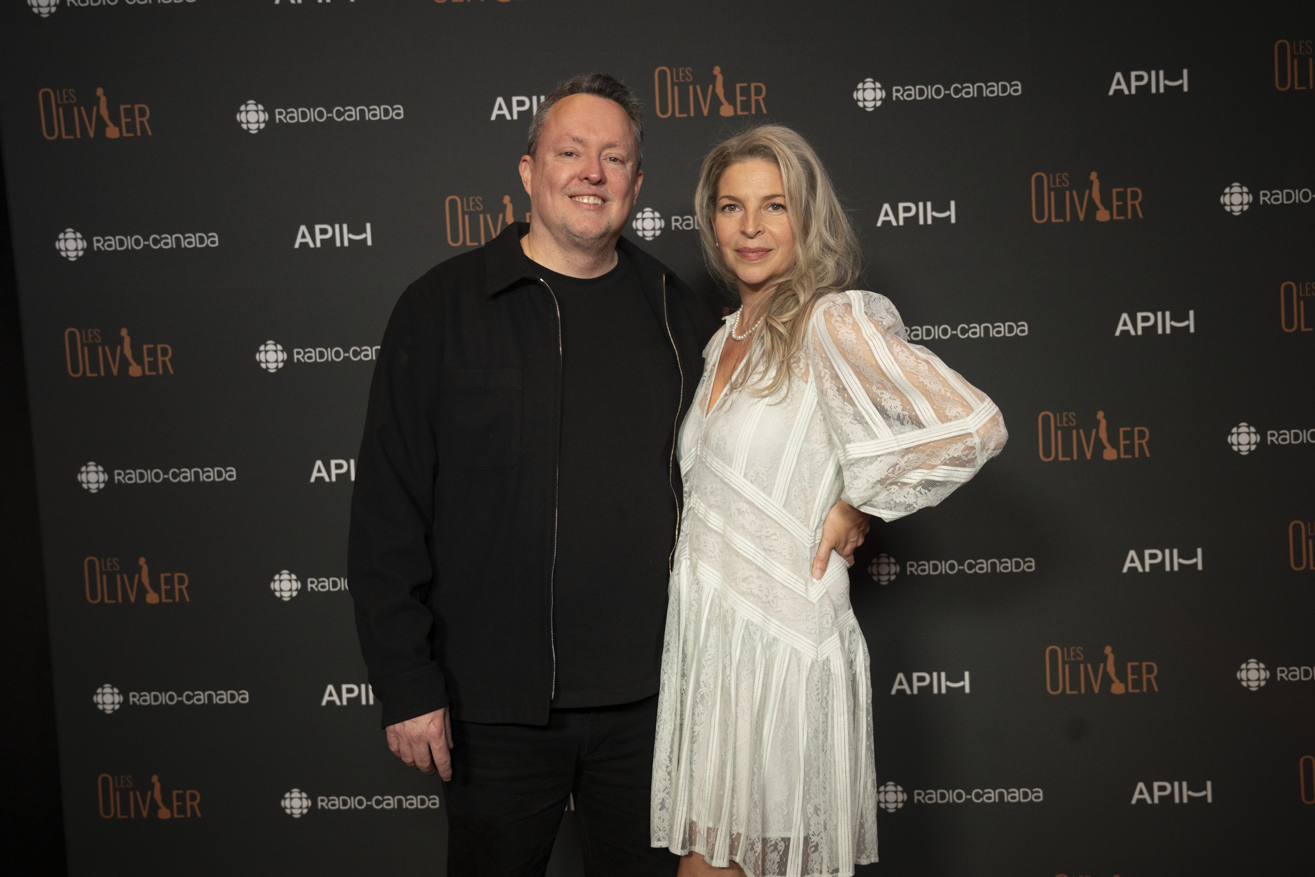Stars dazzle on the stunning red carpet at the 2026 Olivier Awards
