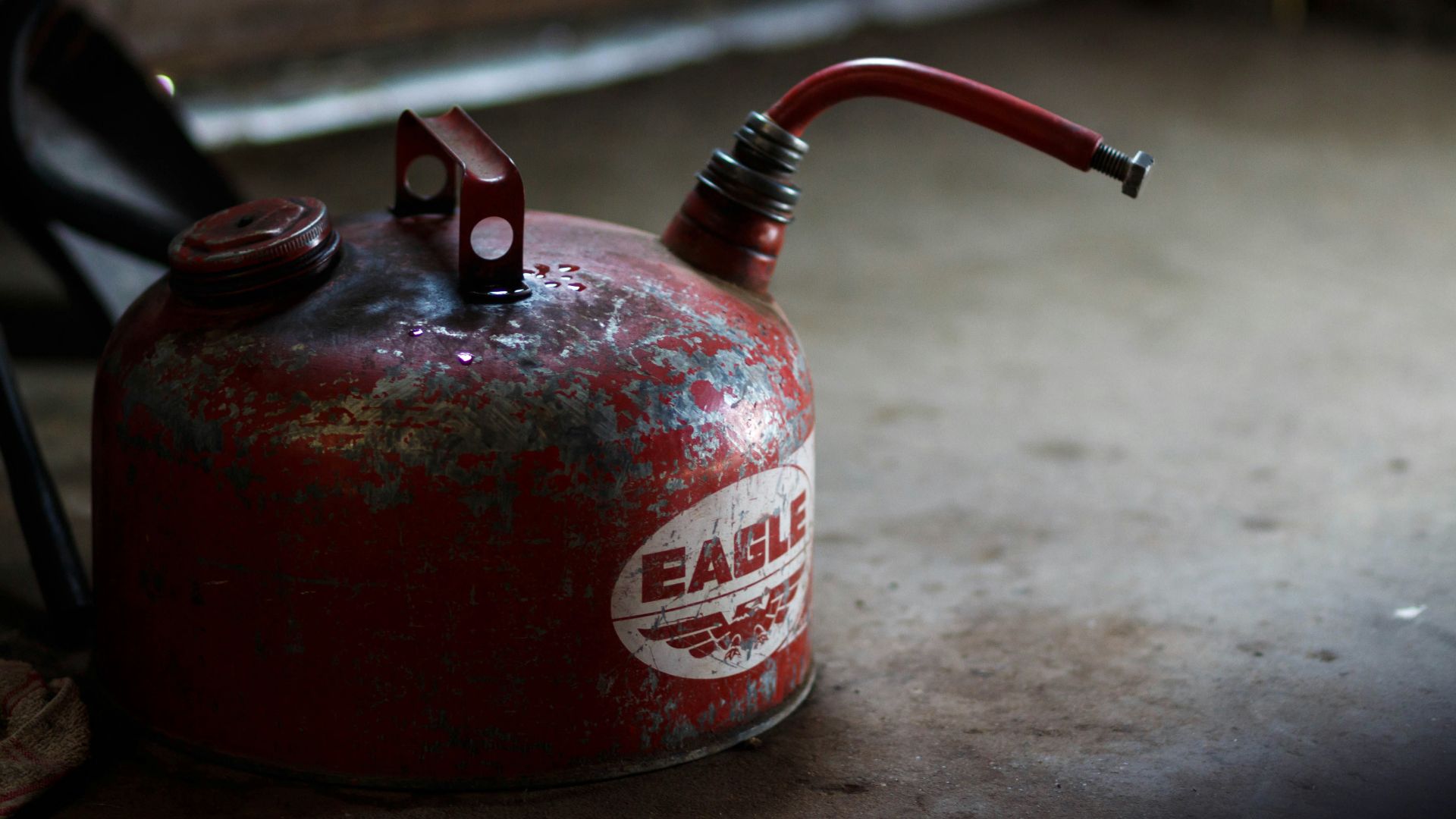 17. Stockage négligent des conteneurs de carburant