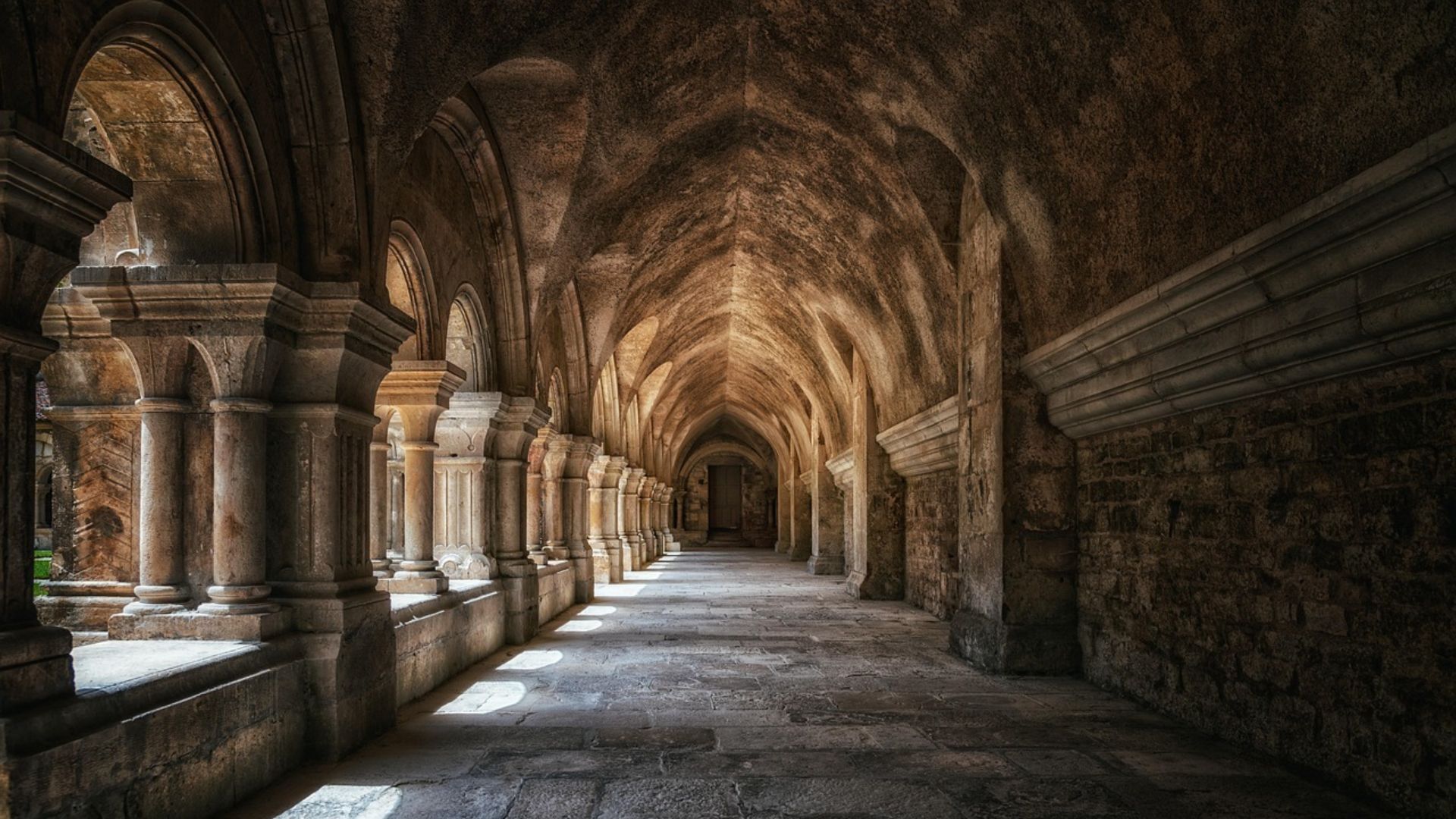 20 magnifiques monastères historiques