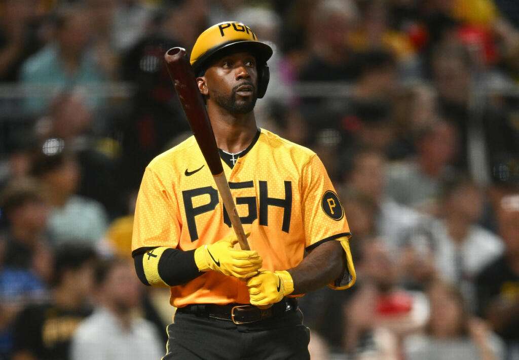 Andrew McCutchen signs minor league deal with Texas