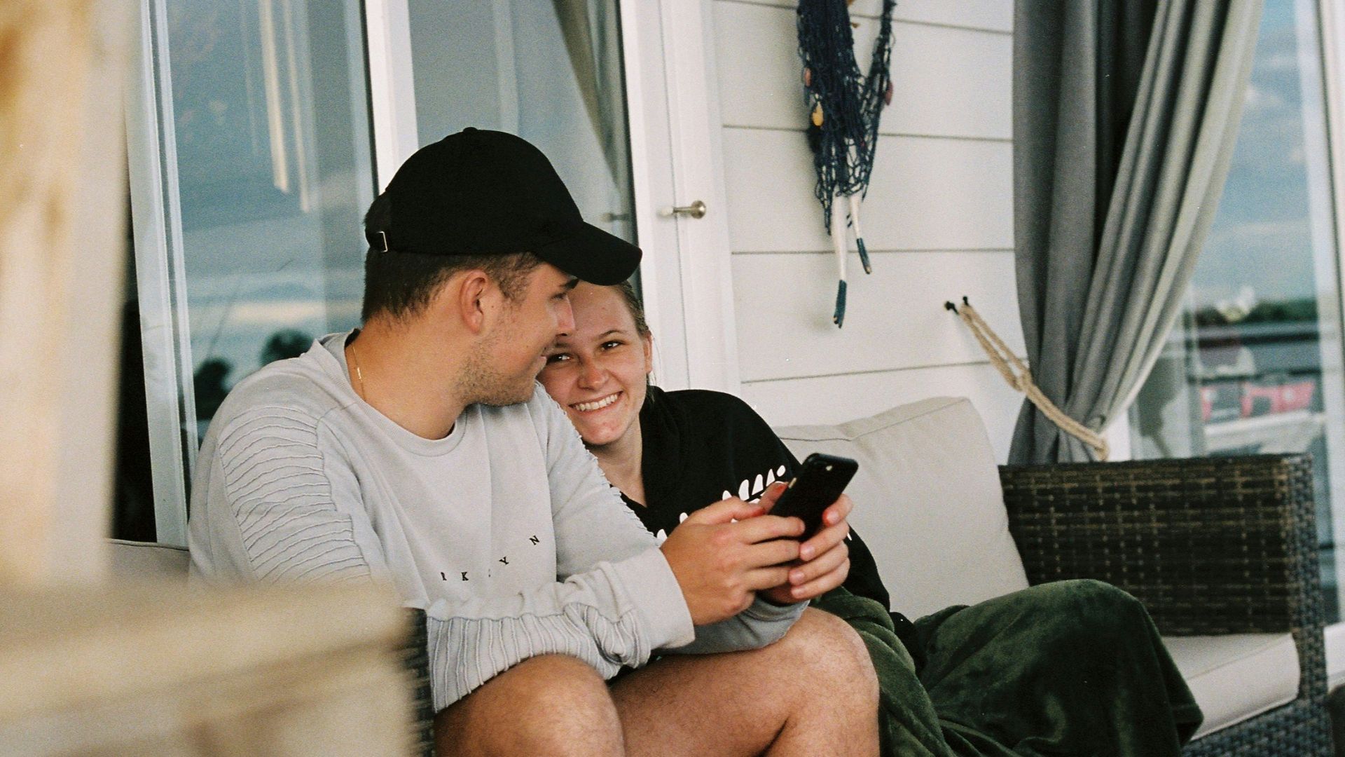 3. Leurs réseaux sociaux semblent toujours ciblés