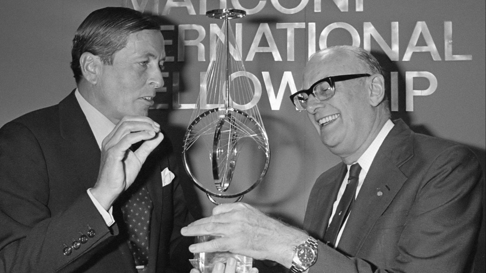 13. Arthur C. Clarke et les satellites