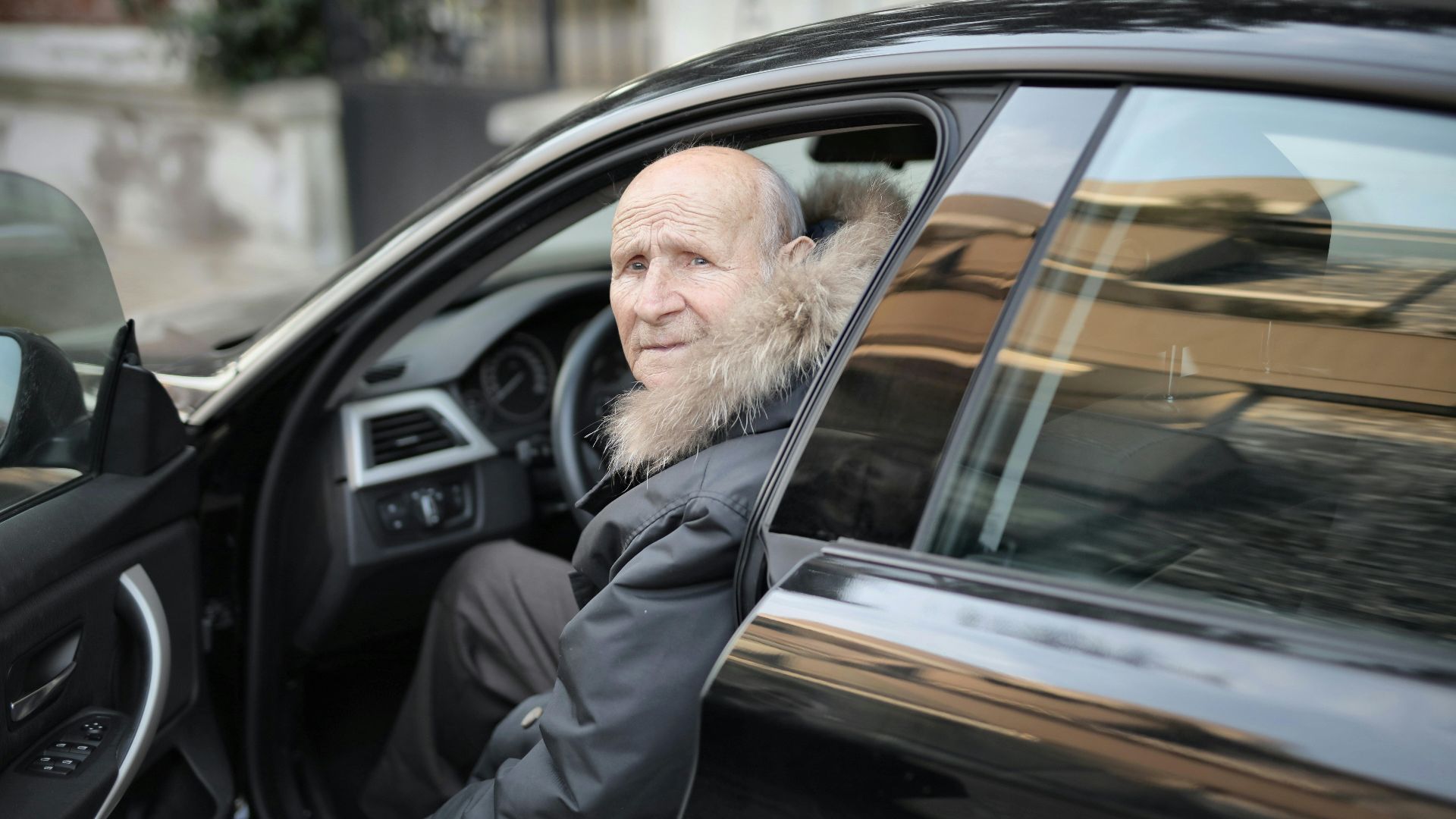 Fais de la place, papy : 20 signes qui montrent que tu es trop vieux pour conduire