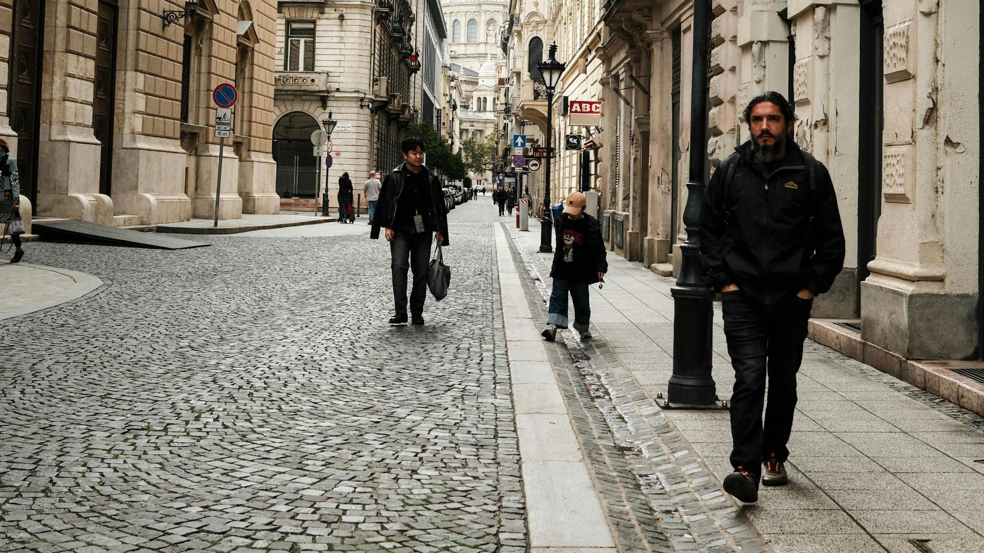 19. Ces embouteillages sur les trottoirs qui ont, d'une certaine manière, un charme certain