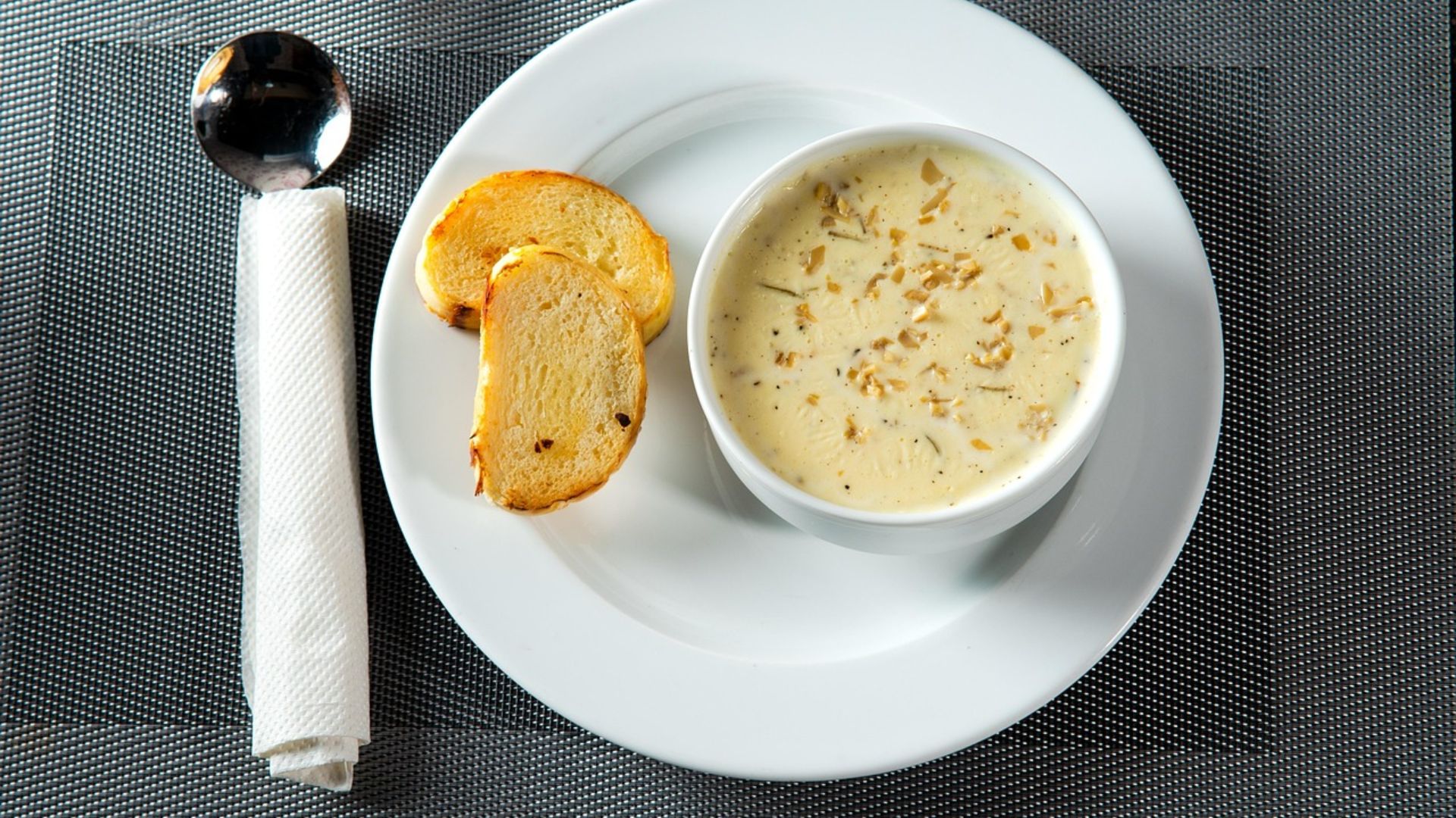 19. La soupe claire du Rhode Island