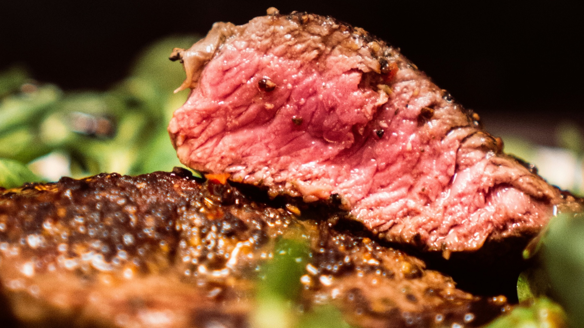 8. Consommer beaucoup de viande rouge