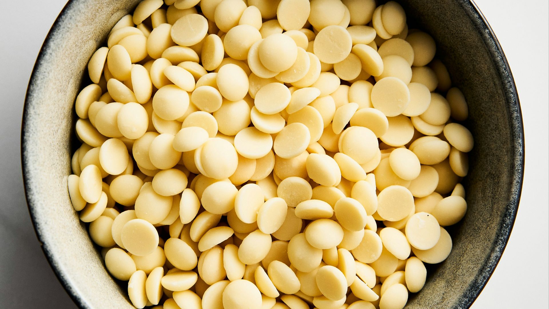 17. Bonbons et copeaux de chocolat blanc