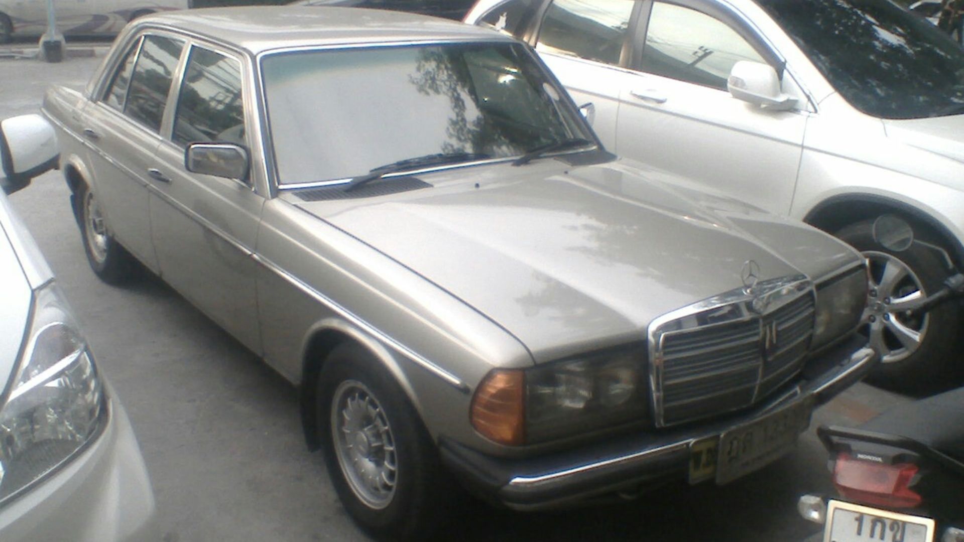12. Mercedes-Benz 300D (W123)