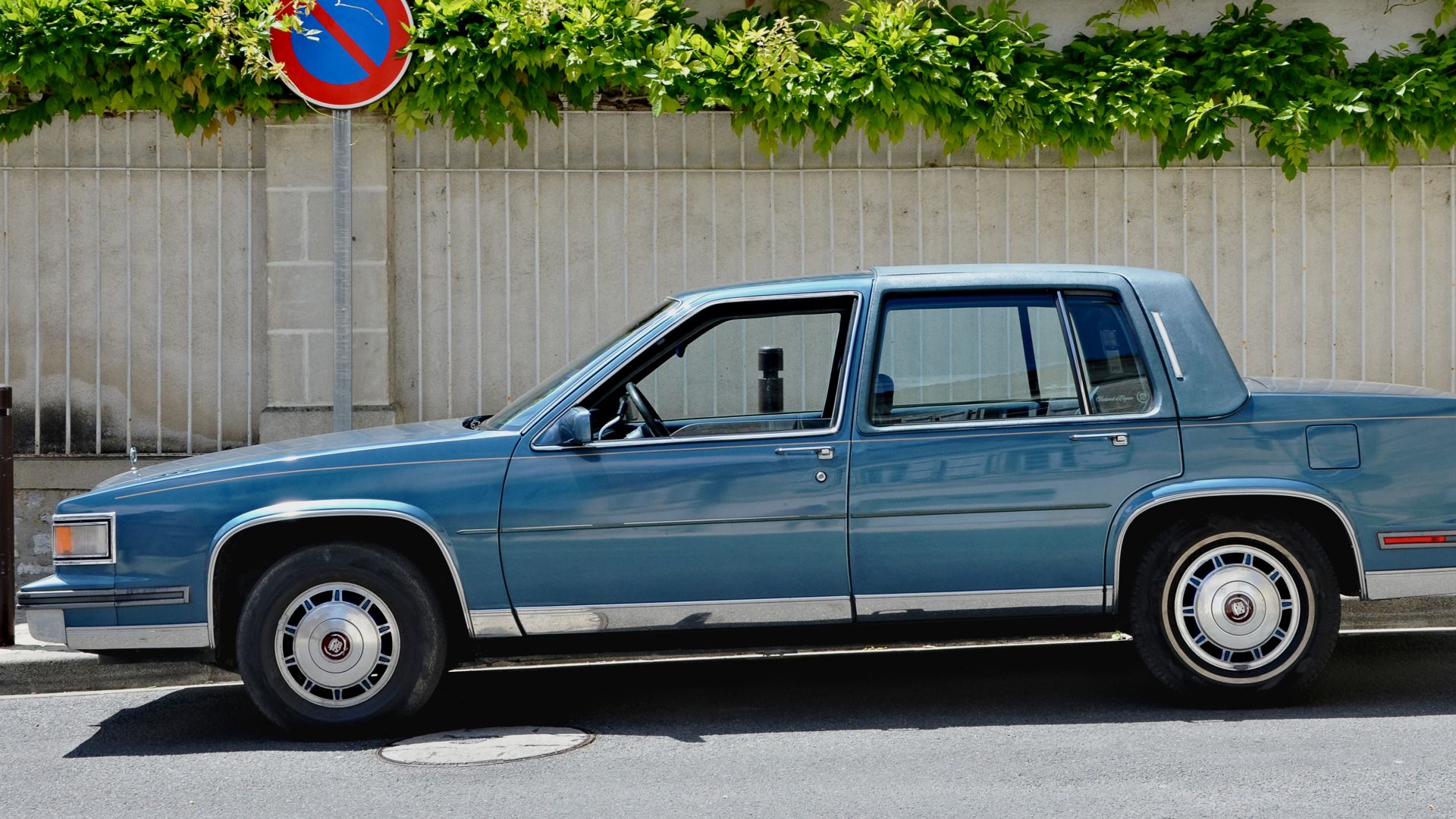 8. Cadillac Fleetwood V-8-6-4
