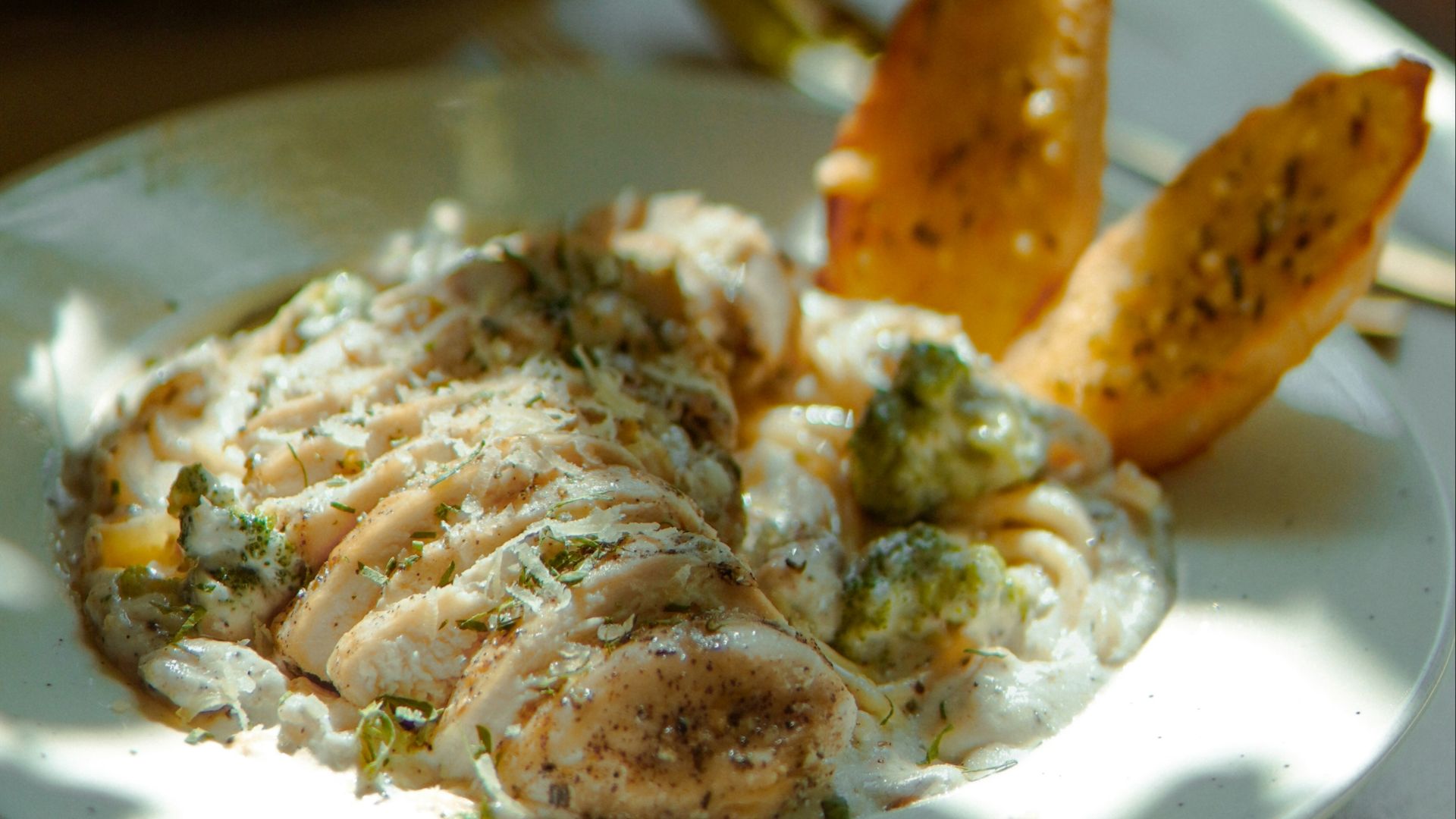 5. Pâtes crémeuses au poulet Alfredo