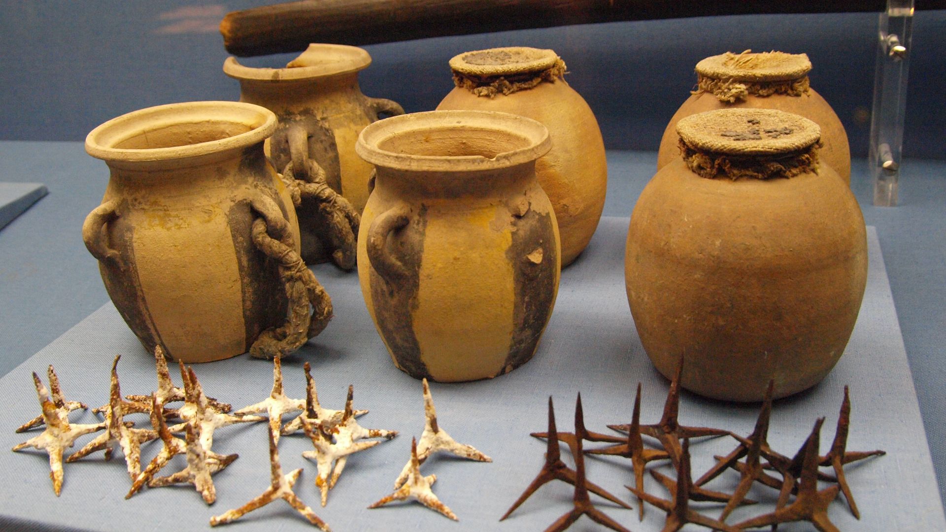 10. Pots incendiaires