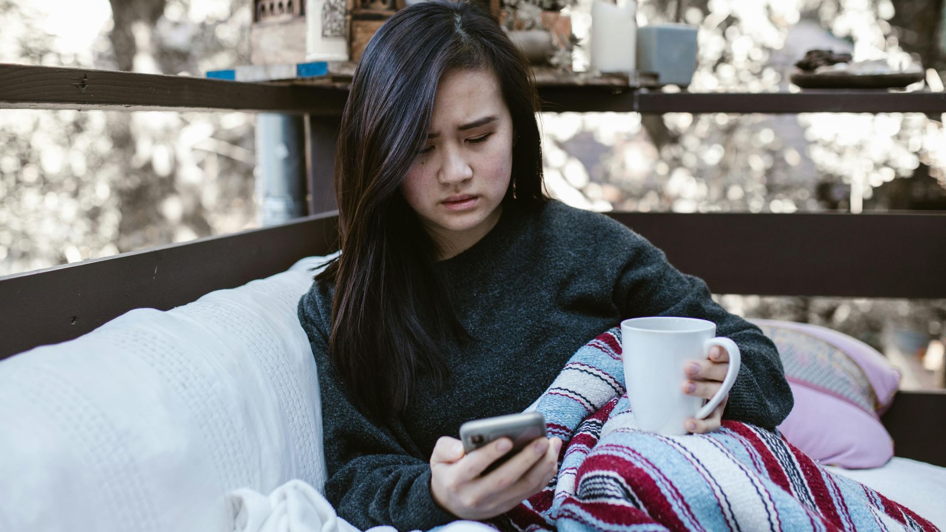 20 signes qui montrent que votre fil d’actualité sur les réseaux sociaux vous rend anxieux
