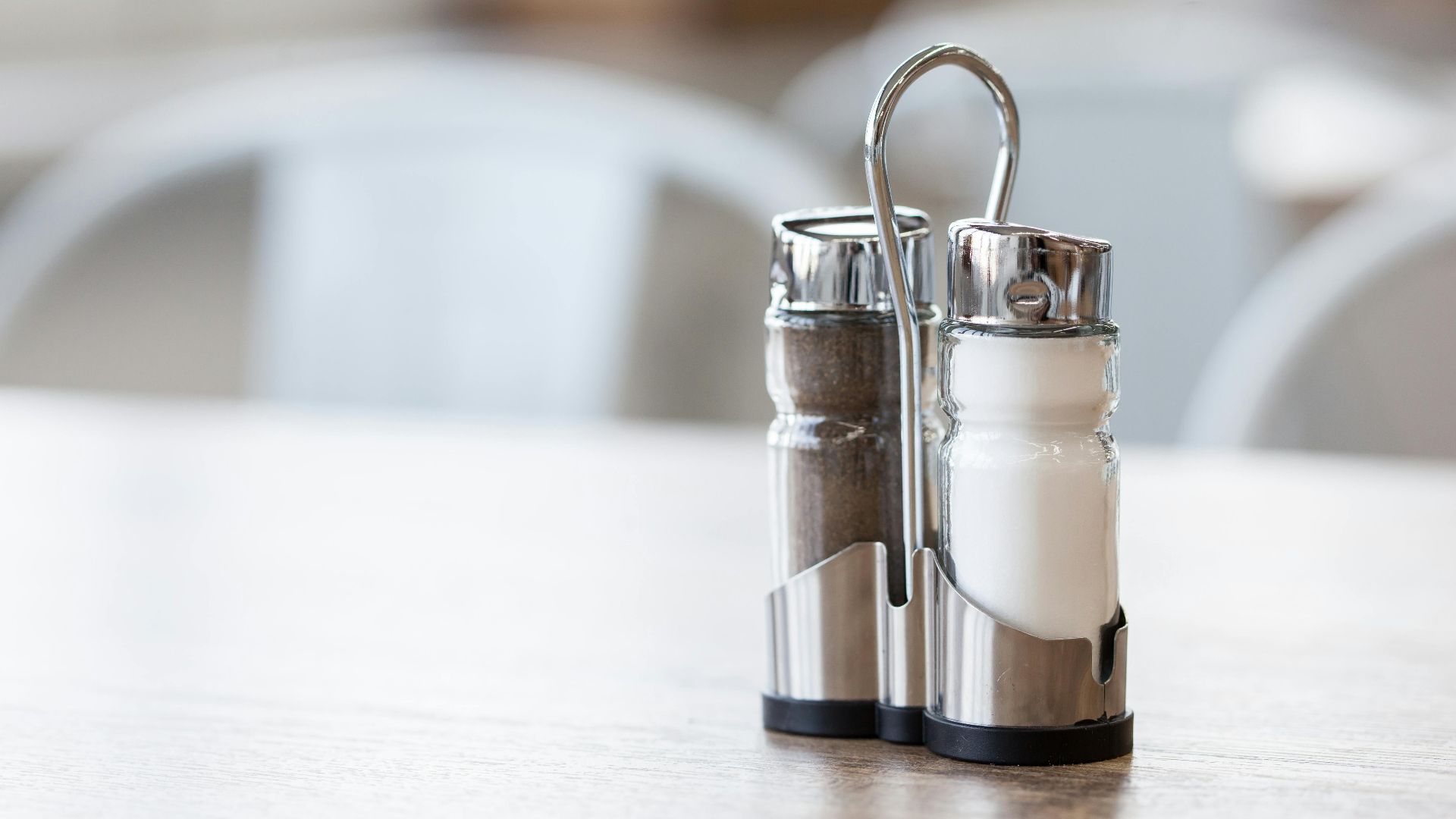 14. Passez le sel et le poivre ensemble