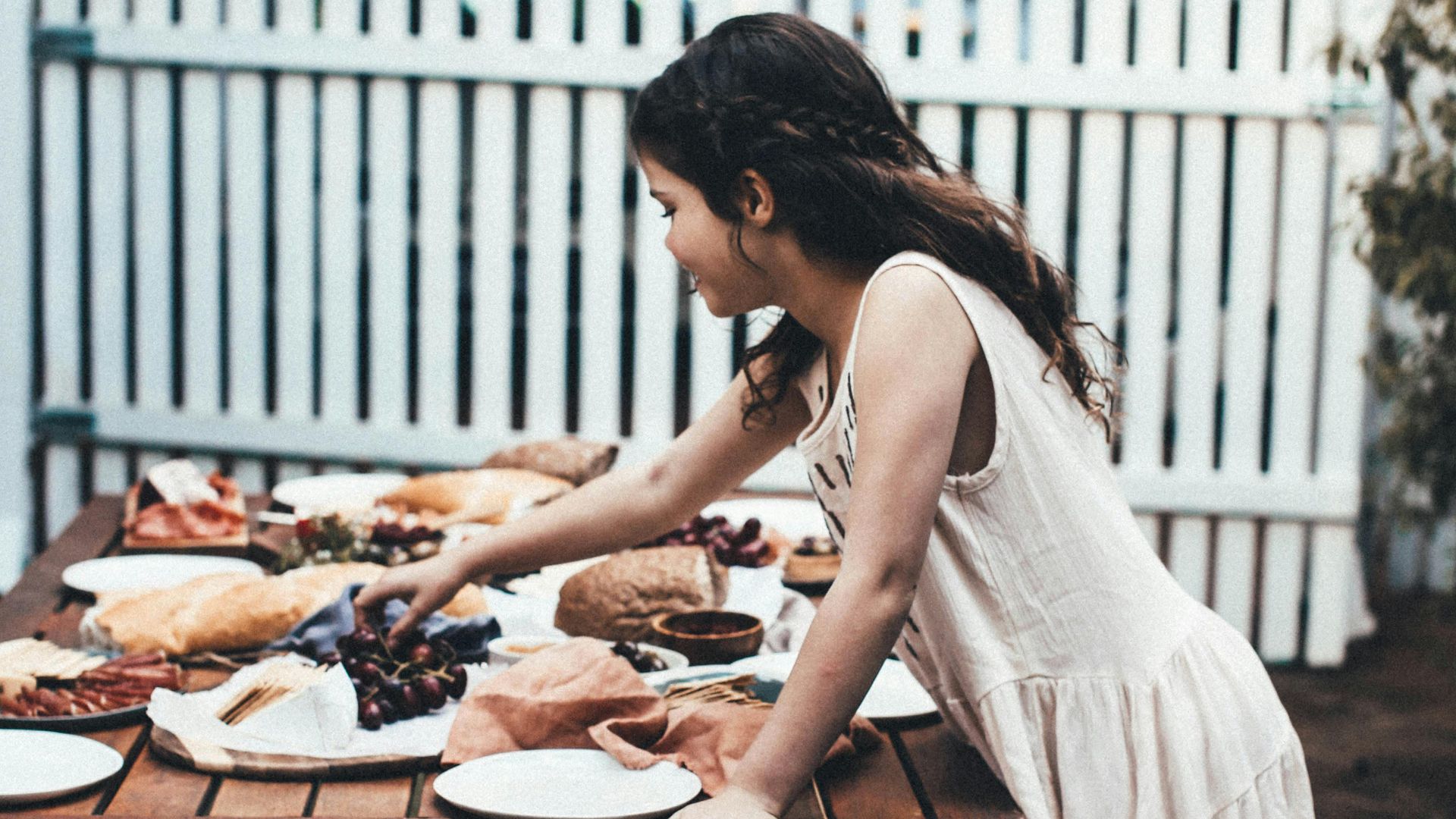 10. Ne passez pas par-dessus la table