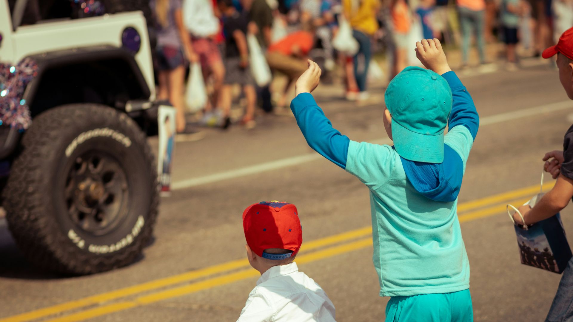 1. Le défilé du 4 juillet dans la rue principale