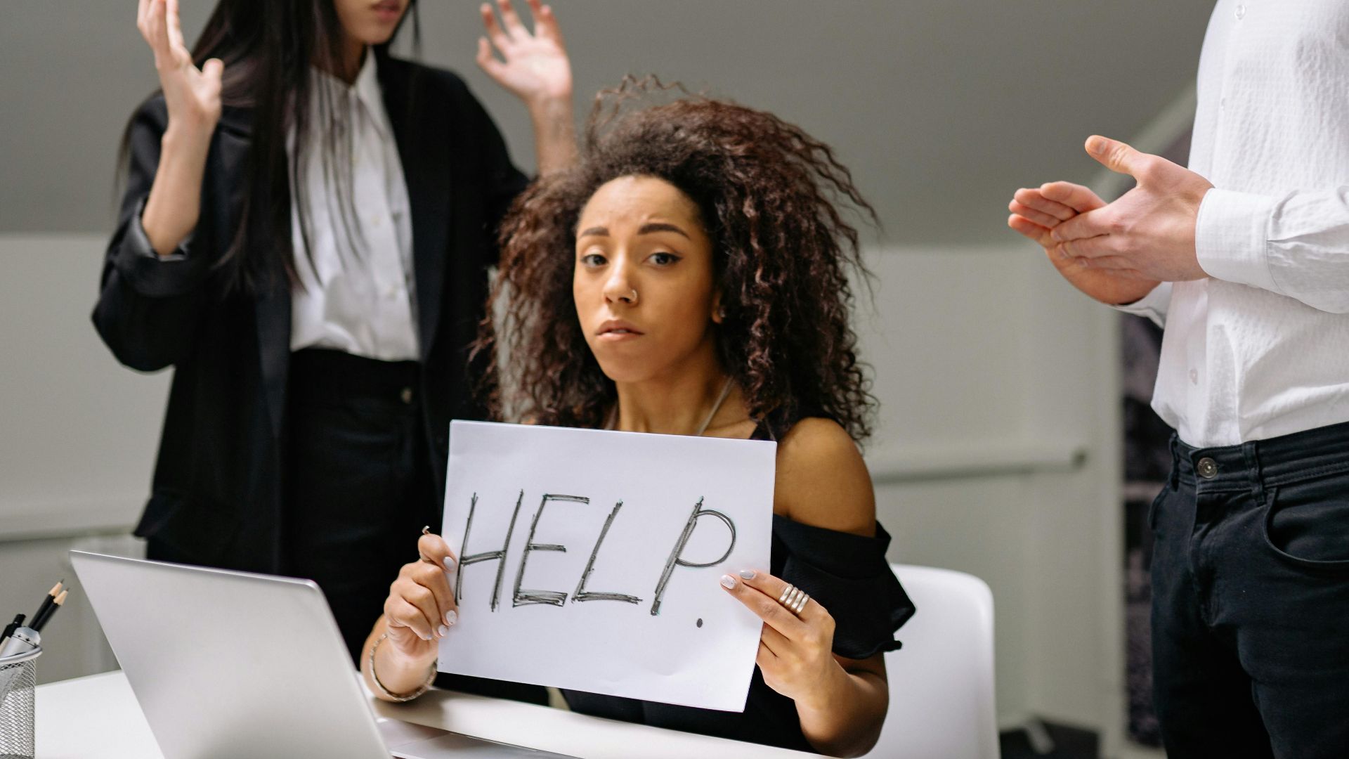 10 « avantages » professionnels qui sont des signaux d’alarme et 10 qui montrent qu’une entreprise vous respecte