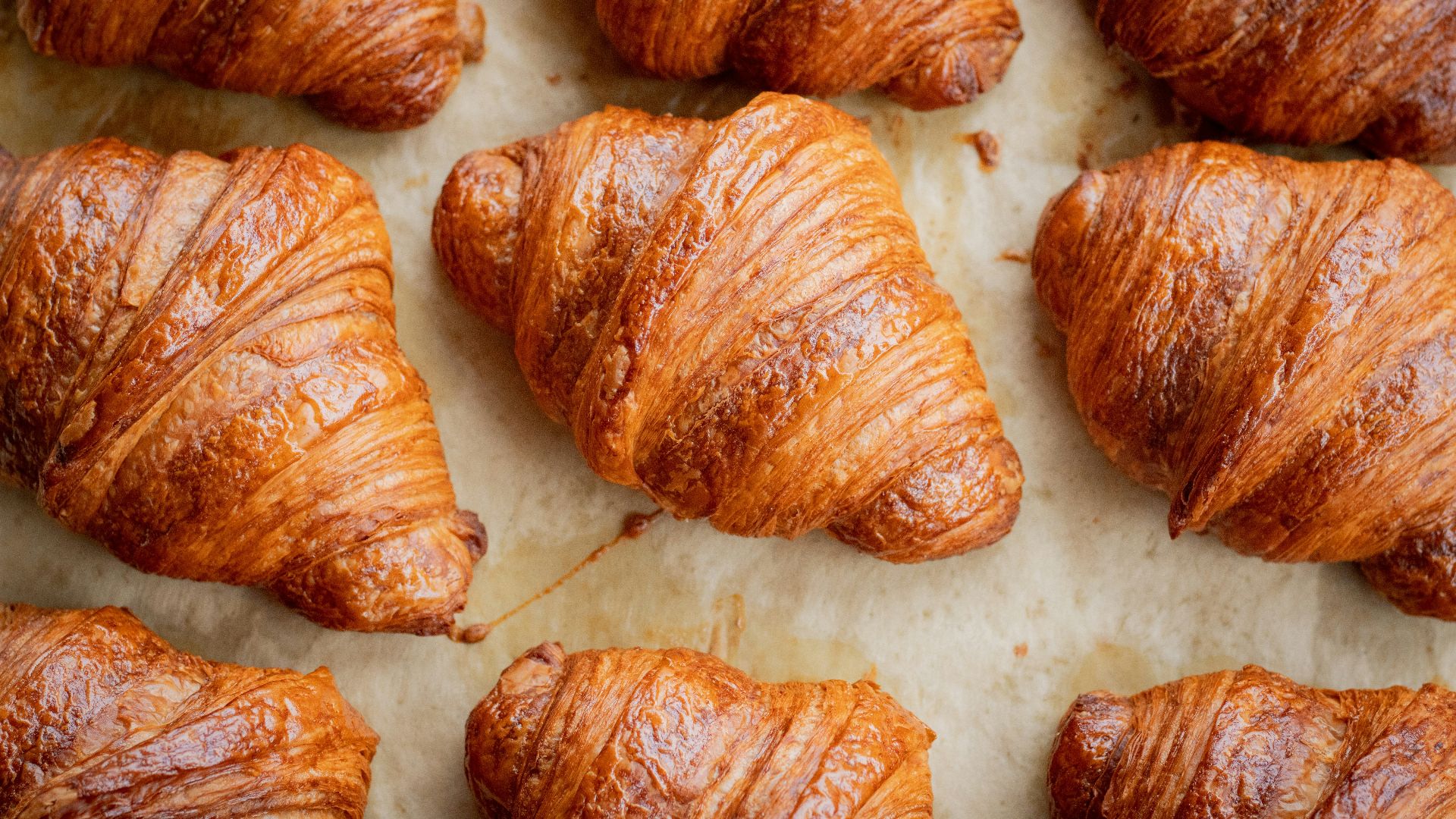 15. Croissants au beurre de la boulangerie