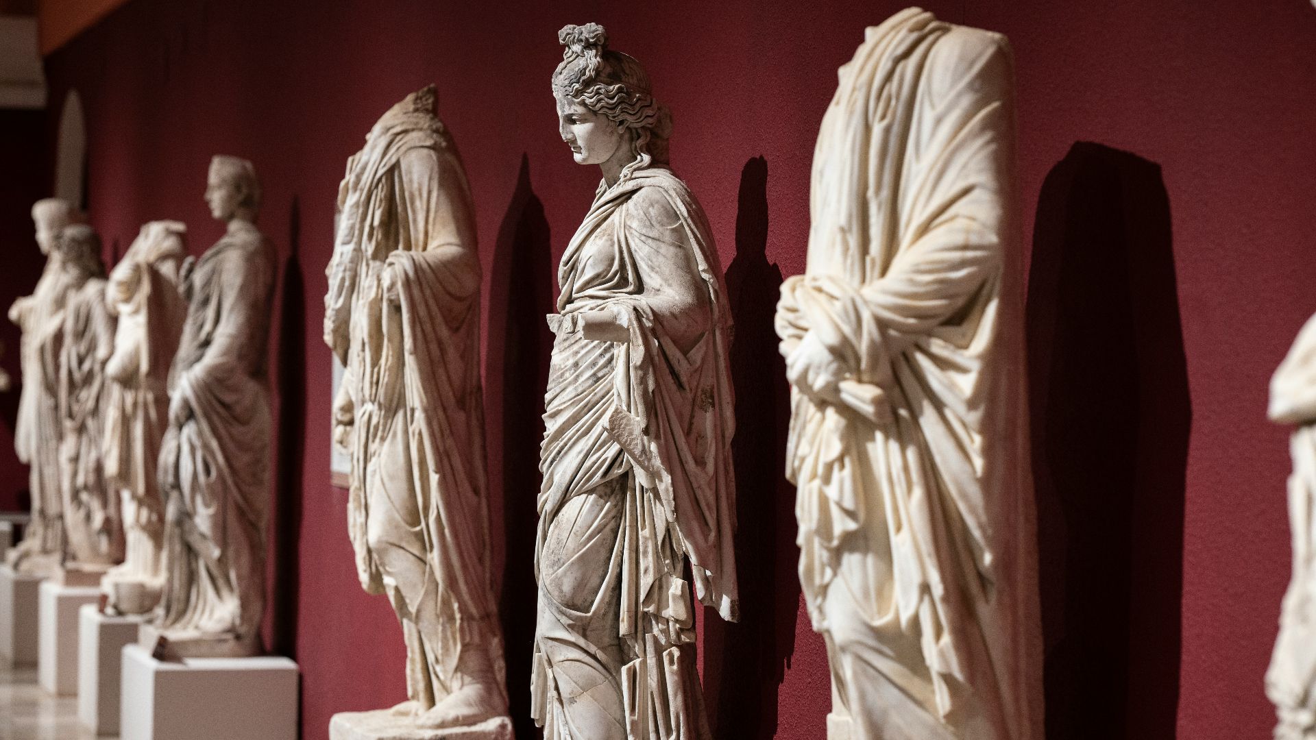 16. En Grèce et à Rome, tout le monde portait une toge en permanence