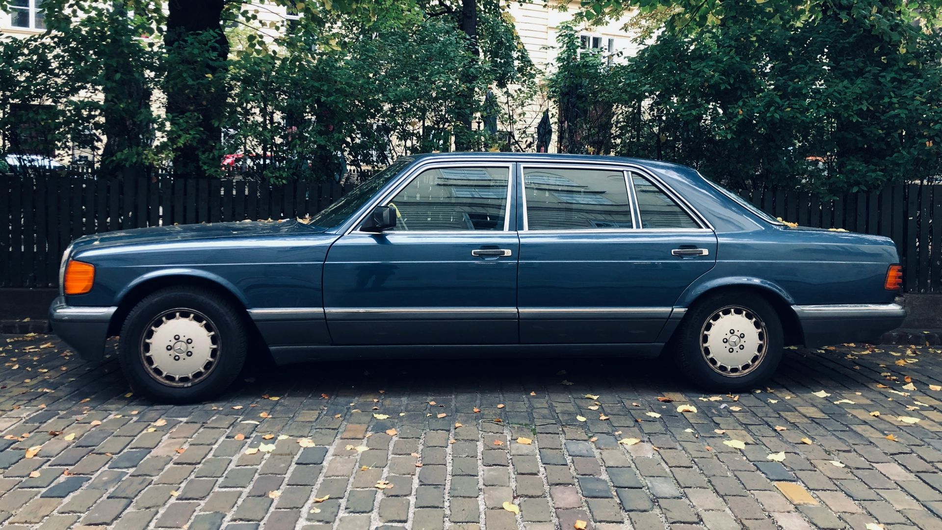 19. La berline raffinée à empattement long (420SEL)