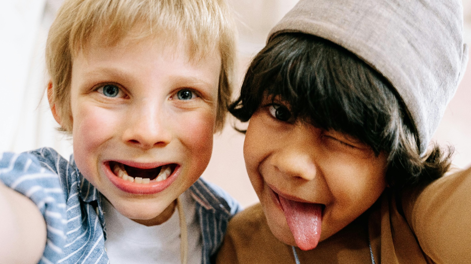 11. Faire une grimace permettrait de la figer ainsi.