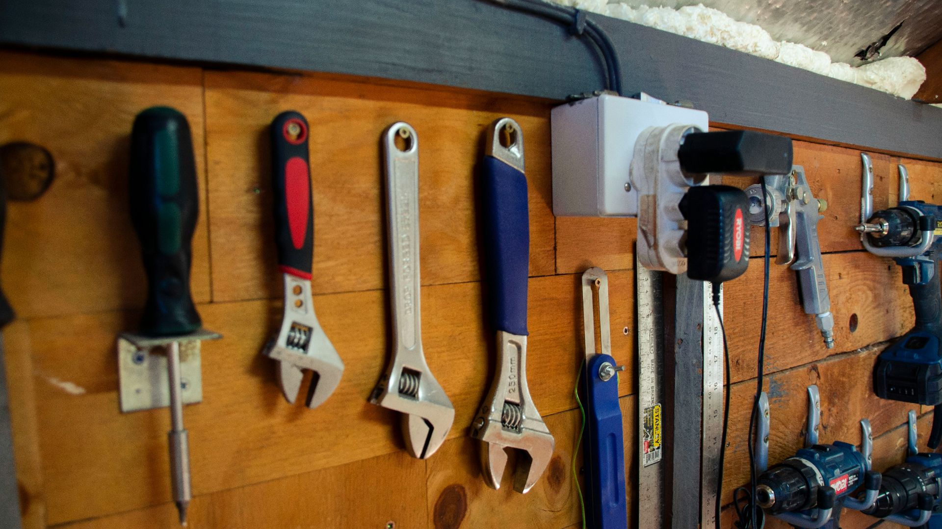 1. Rangement mural pour outils