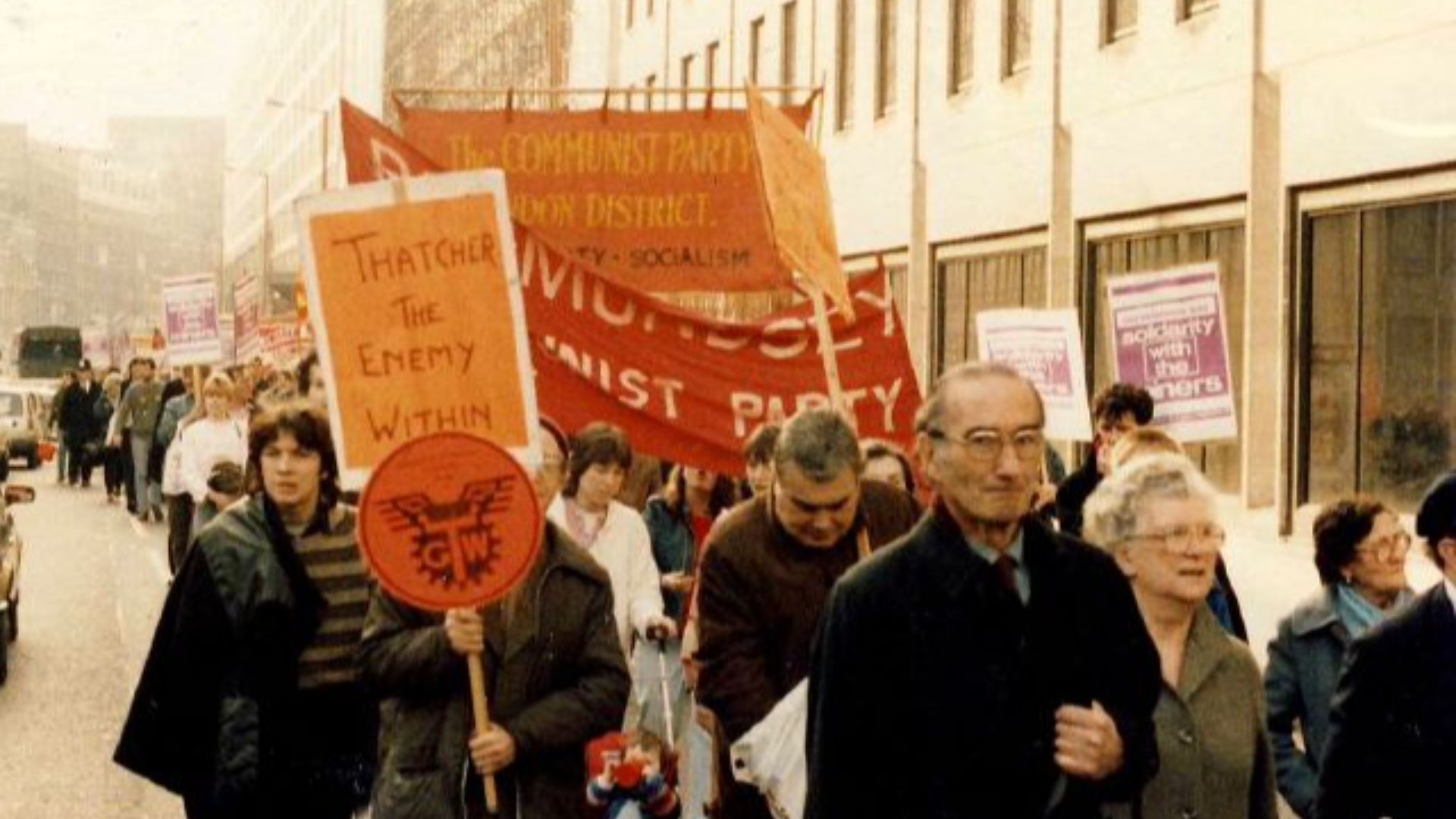 13. Les syndicats se sont battus contre elle