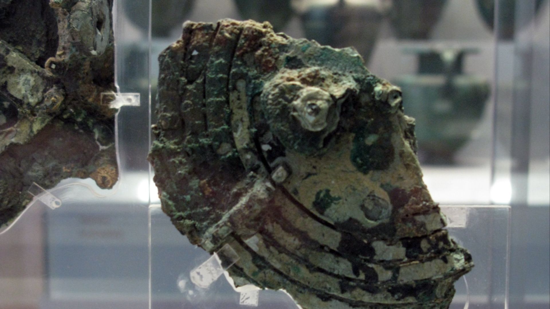 12. Le mécanisme d'Anticythère sous l'eau