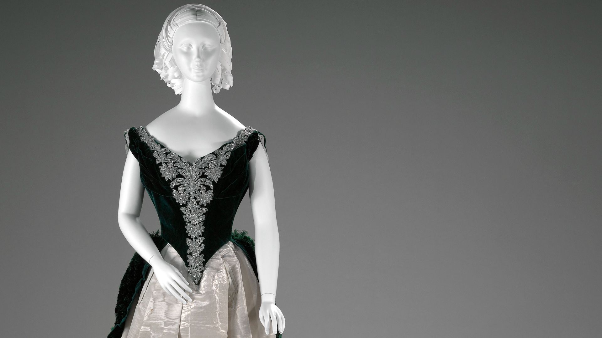 19. Anna Karénine (2012) et la robe de soirée impériale russe