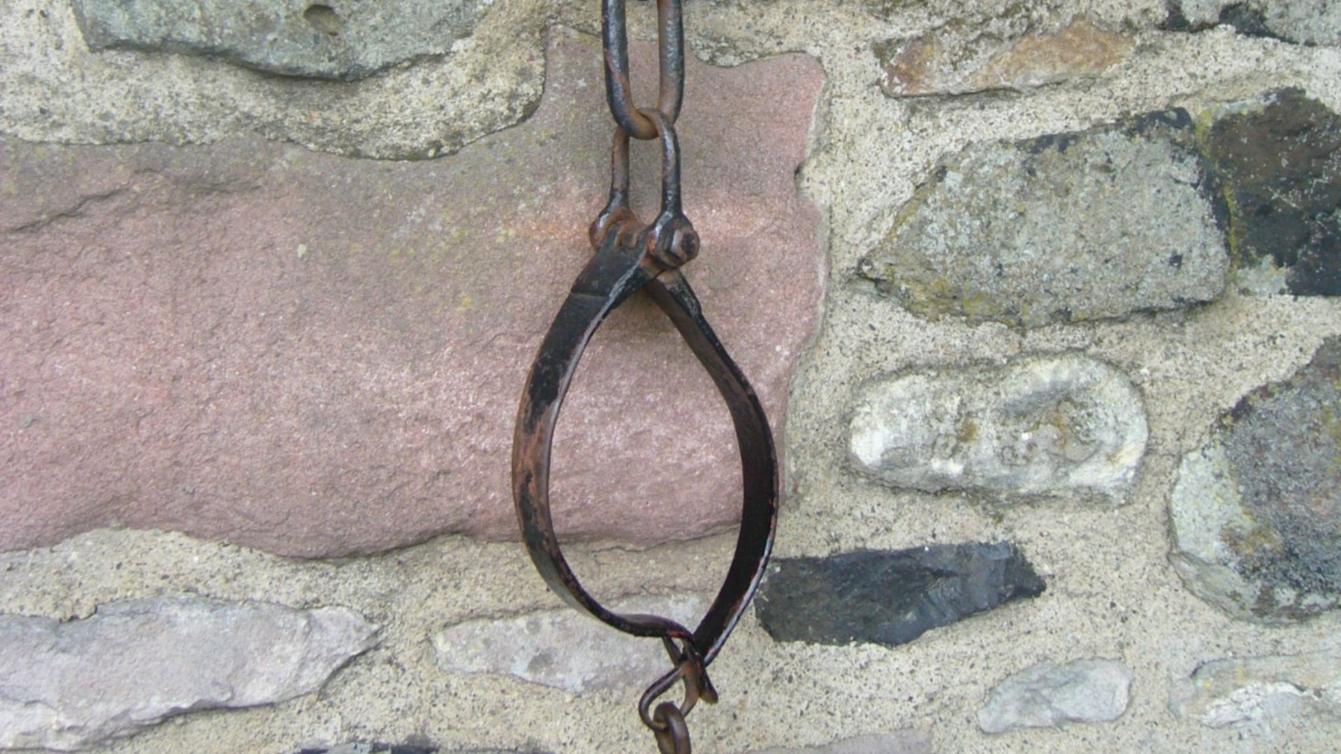 6. Colliers de retenue en fer