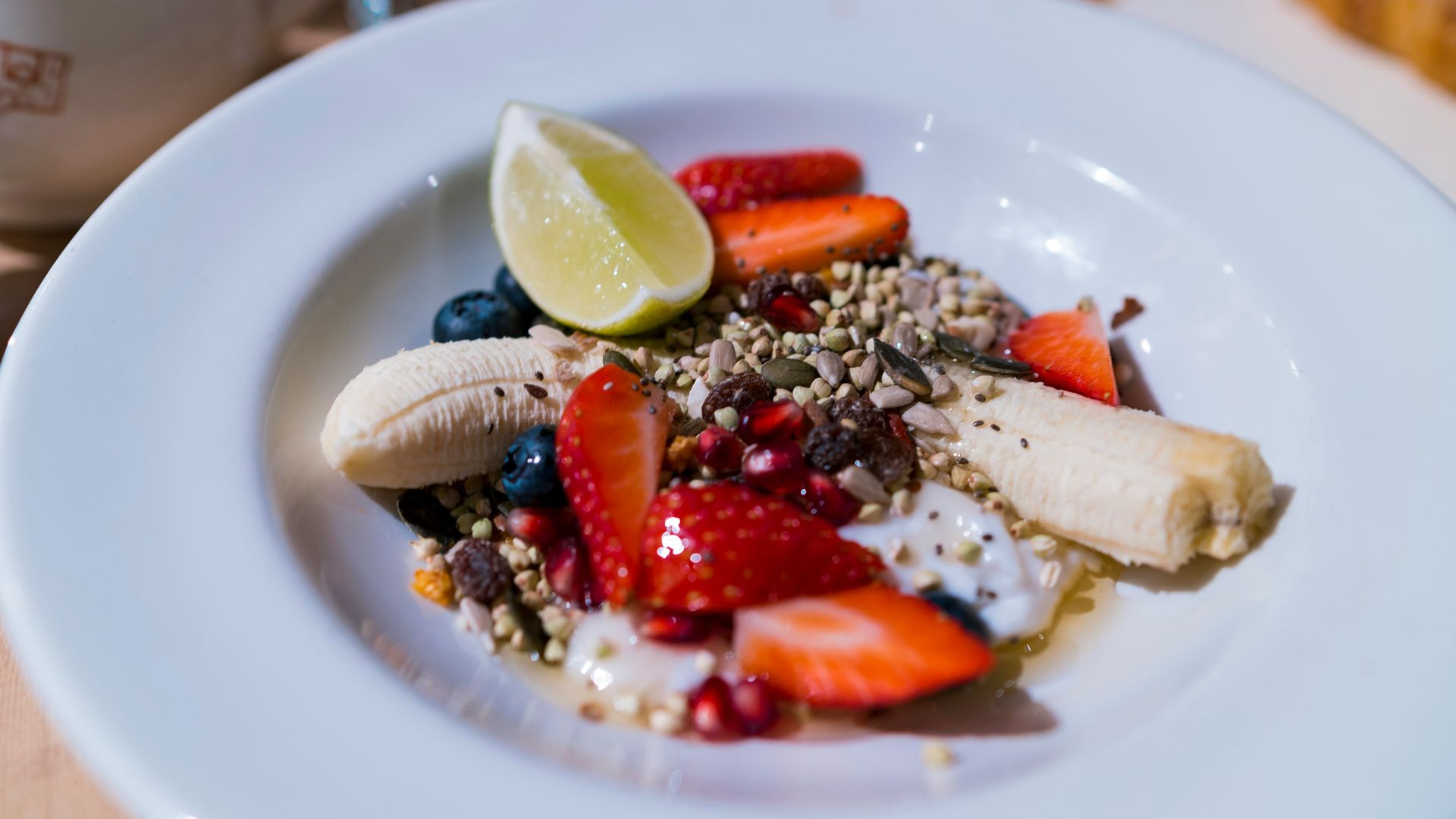 2. Yaourt grec aux fruits et aux graines