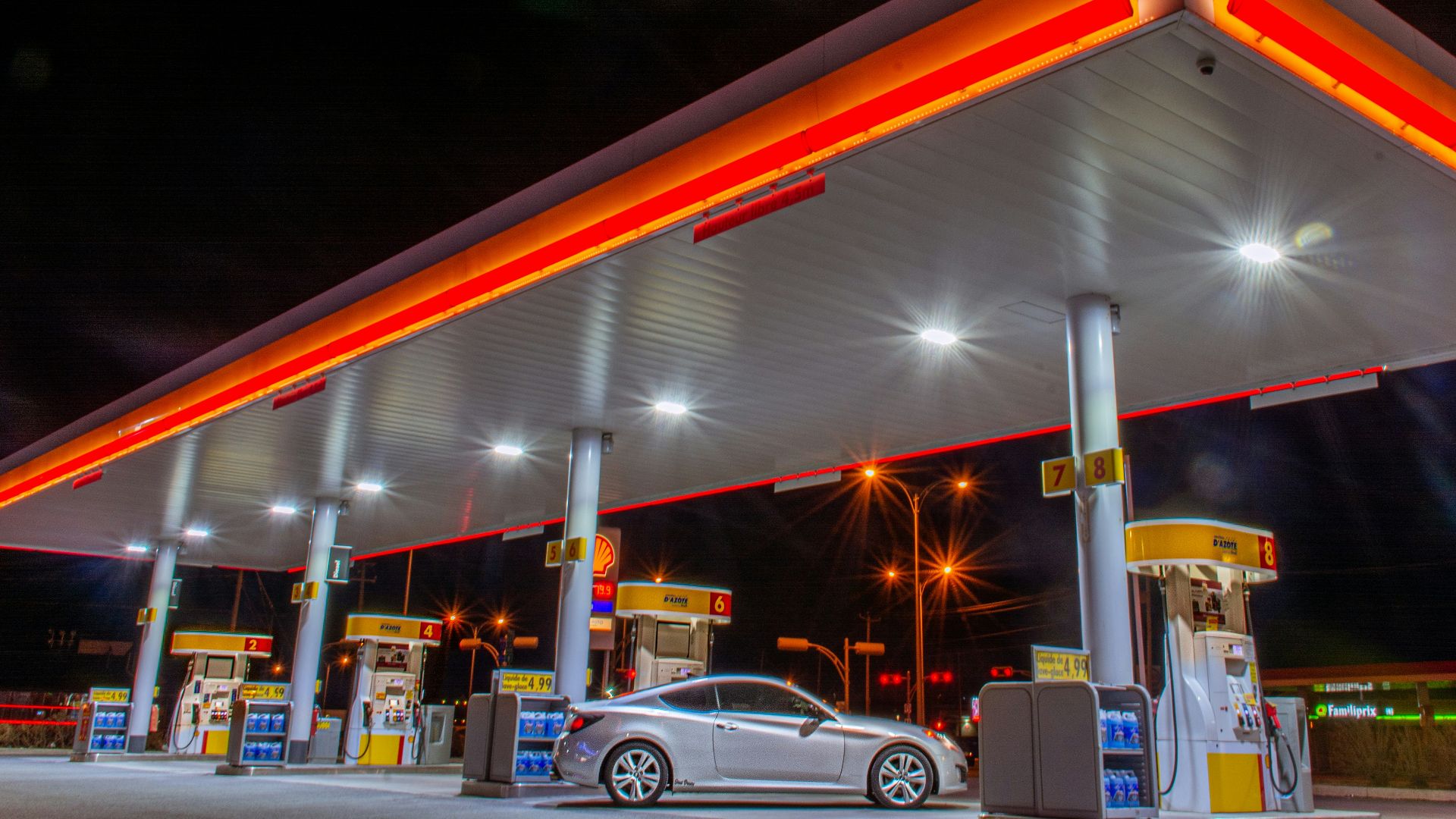 2. L'essence super rend n'importe quelle voiture plus rapide