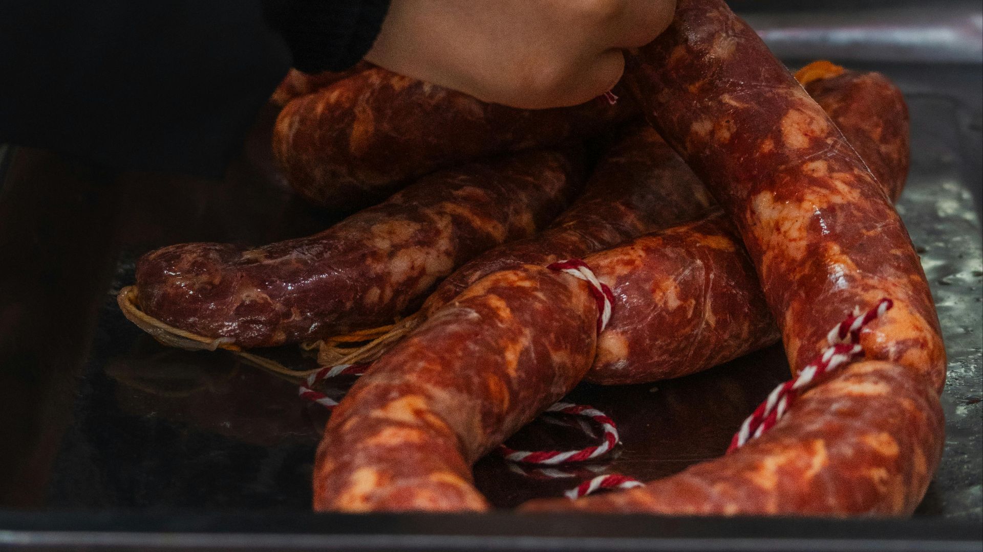 9. Œufs et saucisses épicées