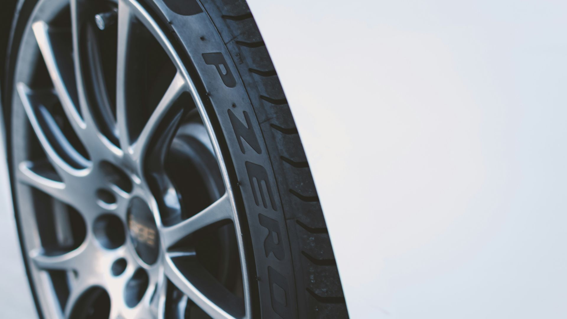 2. Pirelli P Zero Trofeo R