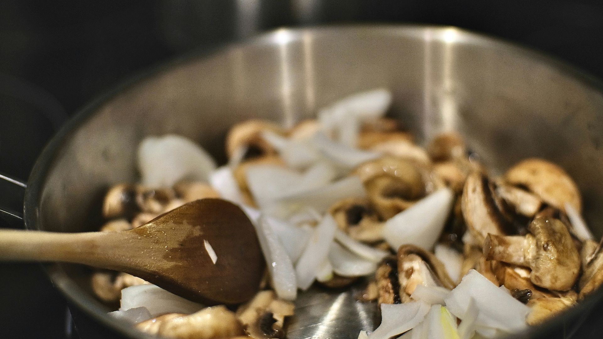 5. Ajouter les champignons sautés
