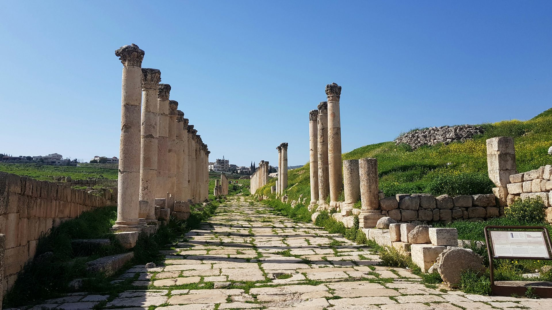 13. Les routes romaines étaient parfaites et lisses partout