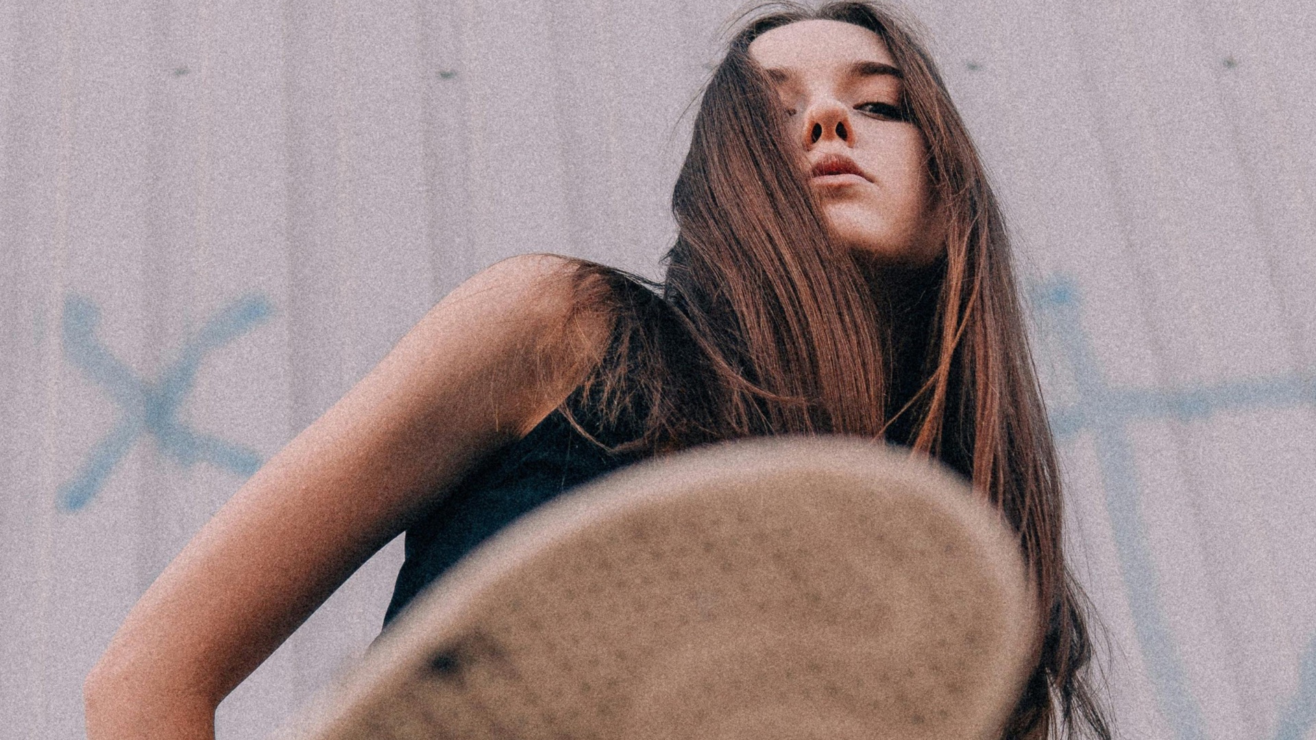 7. Elle méprise les enfants qu'elle considère comme « inférieurs » à elle.